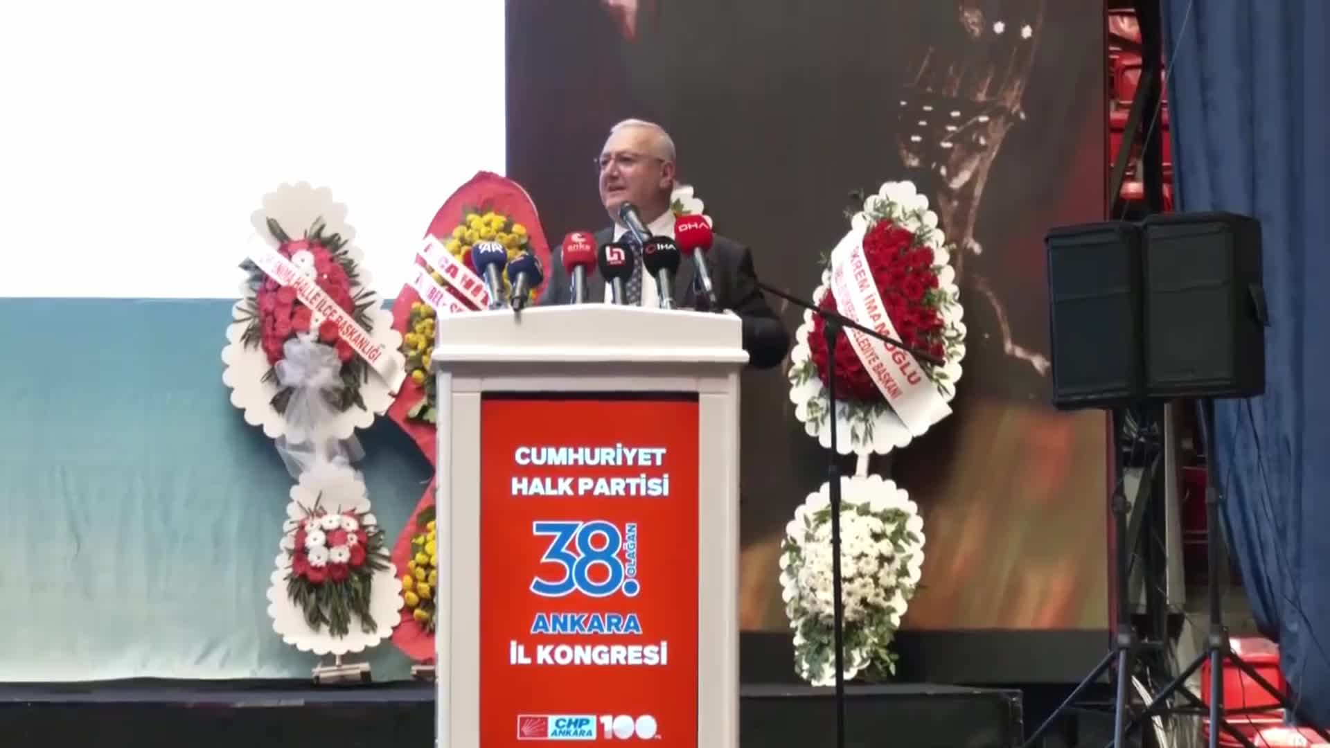 CHP ANKARA İL KONGRESİ... İL BAŞKANI ALİ HİKMET AKILLI: "TEHLİKE VE ÖNGÖRÜLEMEZLİK ARTTIKÇA SAĞCILIK ARTAR... İKTİDAR, TERÖR VURGUSUYLA TEHLİKEYE, ALTILI MASA'NIN GÜVENİLİRLİĞİNİ SORGULATARAK DA ÖNGÖRÜLEMEZLİĞE VURGU YAPTI"