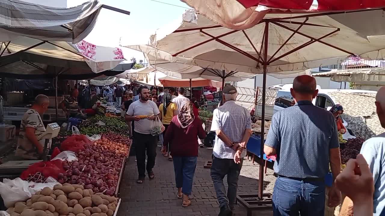 KADİRLİLİ EMEKLİ VATANDAŞ: "YAŞIM 73, GÜNLÜK OLARAK GİDİP ÇALIŞACAĞIM. NE DİYORLARSA YAPARIM GÜCÜME GÖRE"
