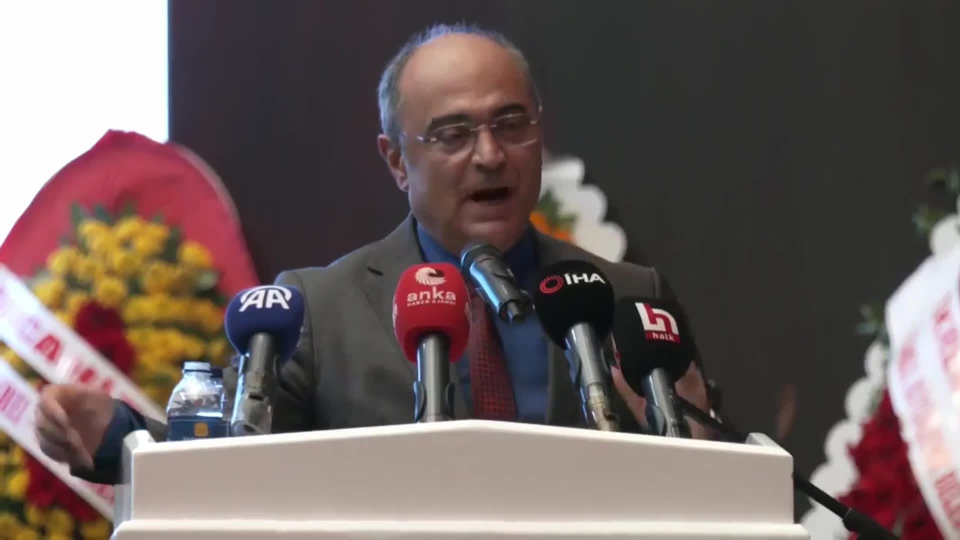 CHP ANKARA İL KONGRESİ... TURAN AYDOĞAN: "ZULMÜN OLDUĞU YERDE TARAFSIZLIK NAMUSSUZLUKTUR' DER CEMİL MERİÇ, ZULMÜN GÖBEĞİNDE BİR ÜLKEDE YAŞIYORUZ, BAY KEMAL İLE BERABER TARAF OLACAĞIZ"