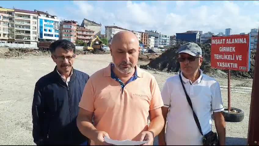 EMEK PARTİSİ ALTINORDU İLÇE ÖRGÜTÜ, OTOPARK TALEBİ İÇİN AÇIKLAMA YAPAN MUHTARLARA DESTEK VERDİ: “HALKIN SESİNE KULAK VERİN”