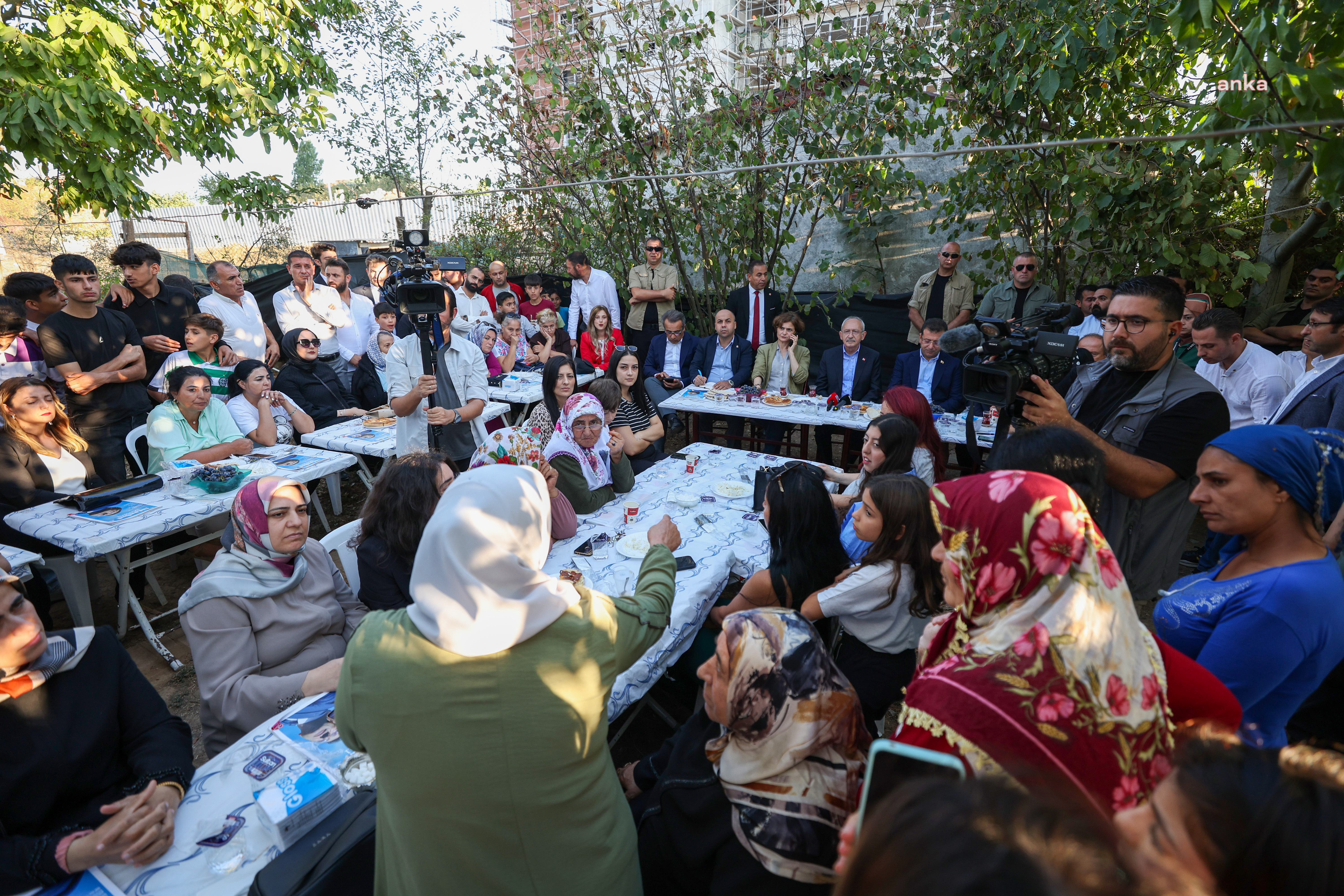 KILIÇDAROĞLU, İSTANBUL SULTANBEYLİ'DE KADINLARIN SORUNLARI VE TALEPLERİNİ DİNLEDİ