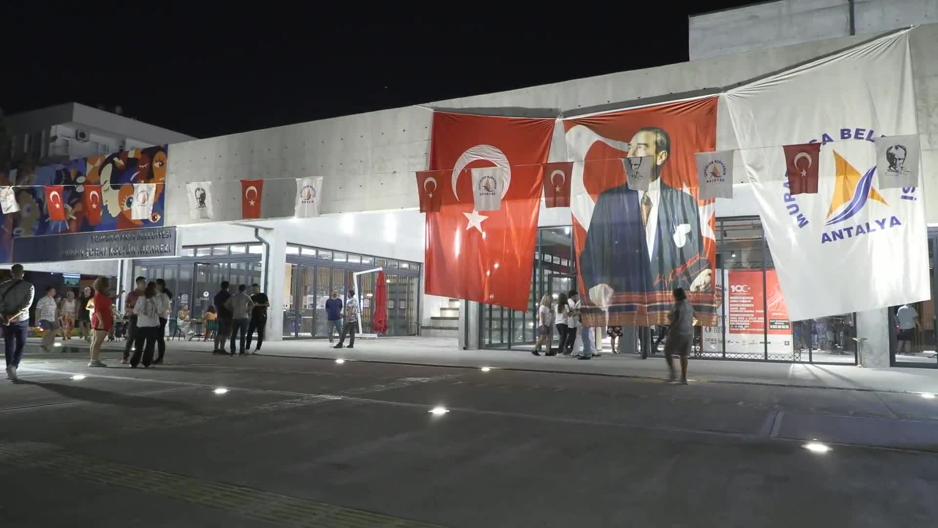 MURATPAŞA'DA GİTAR FESTİVALİNE GÖRKEMLİ KAPANIŞ