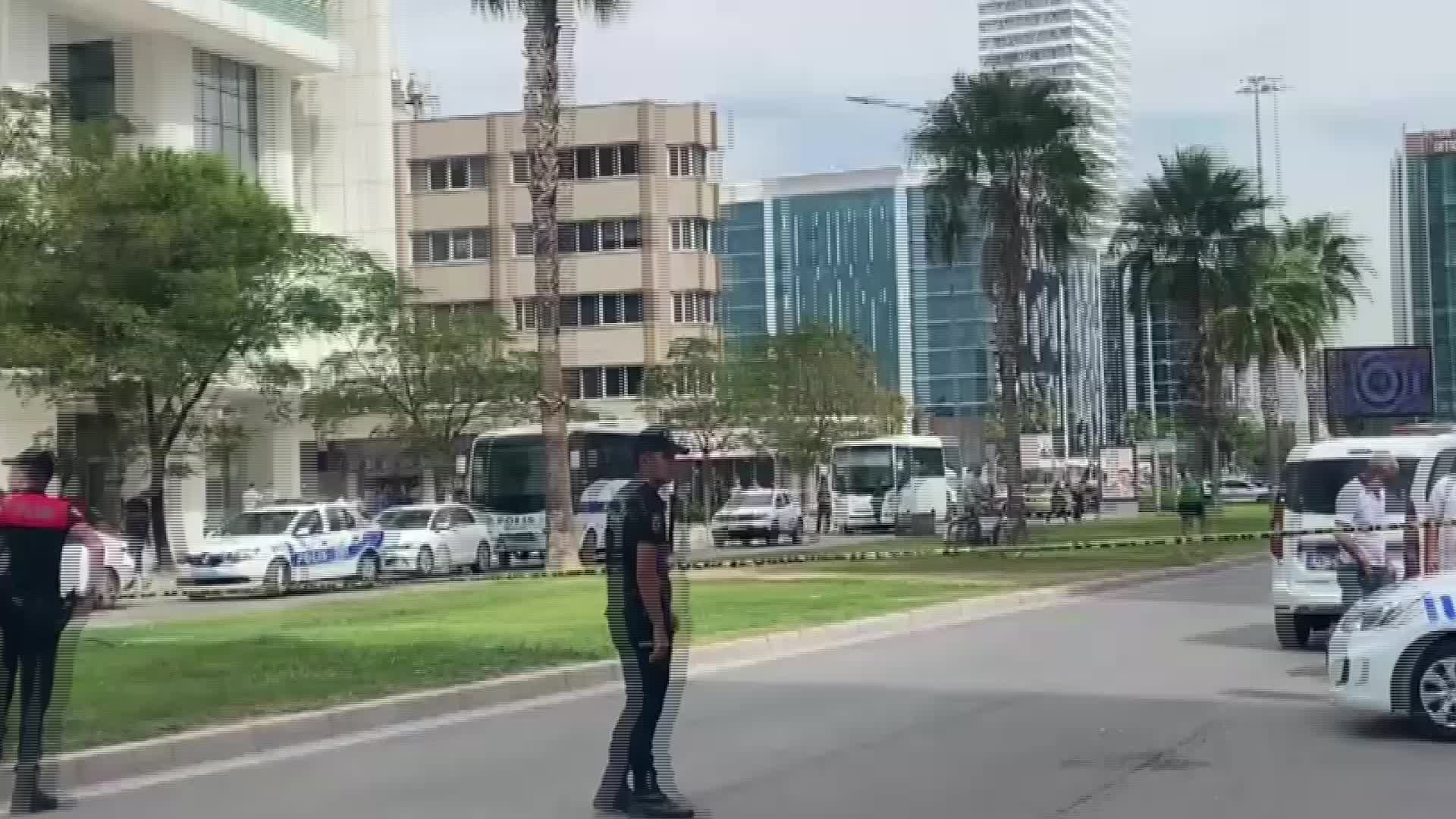 İZMİR ADLİYESİ KARŞISINDA SİLAHLI ÇATIŞMA: 1 ÖLÜ, 3 AĞIR YARALI, 5 GÖZALTI