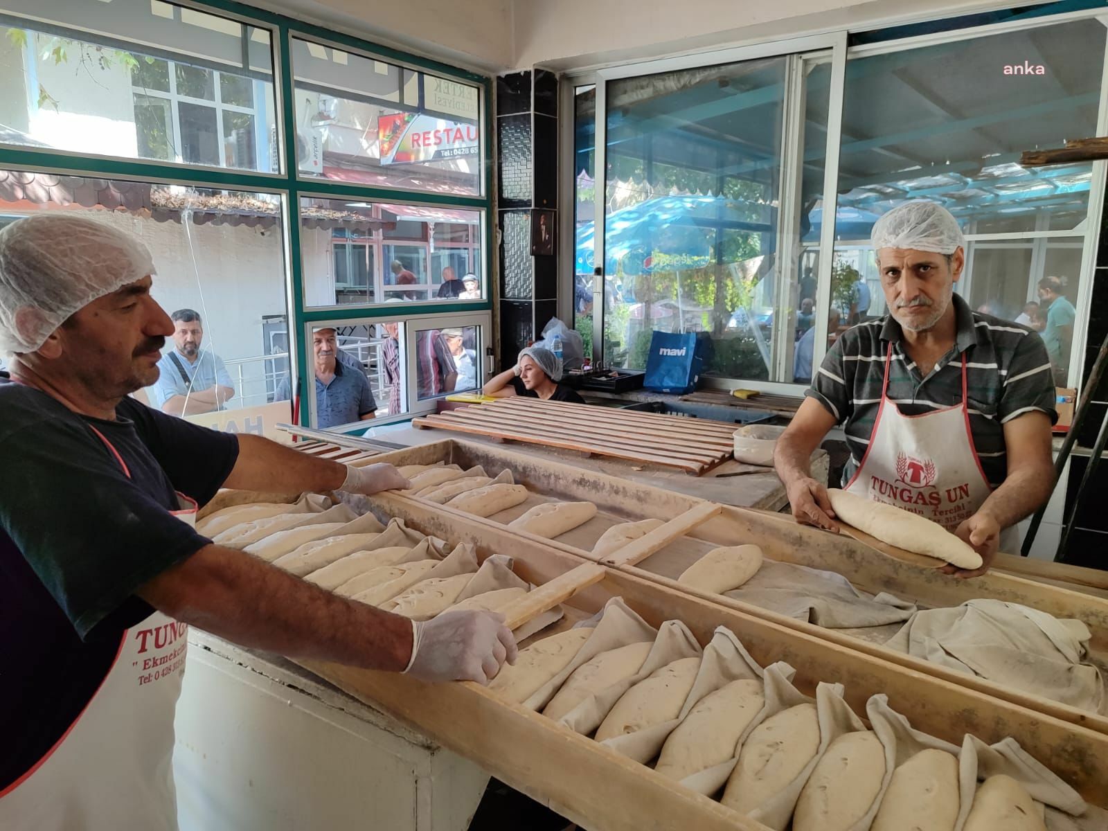 TUNCELİ'NİN PERTEK İLÇESİ'NDE HALK EKMEK FABRİKASI EKMEĞİ 2 BUÇUK TL'YE SATIYOR