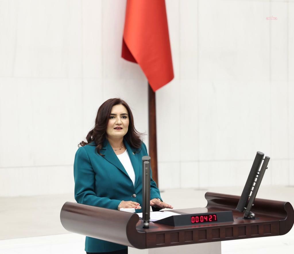SEVDA ERDAN KILIÇ, BORNOVA ANADOLU LİSESİ'NDE ÖĞRENCİLERE VERİLEN KAHVALTININ GÖRÜNTÜLERİNİ PAYLAŞTI: "ÇOCUKLAR BİLGİDE YARIŞACAĞINA AÇLIKTA YARIŞIYOR"