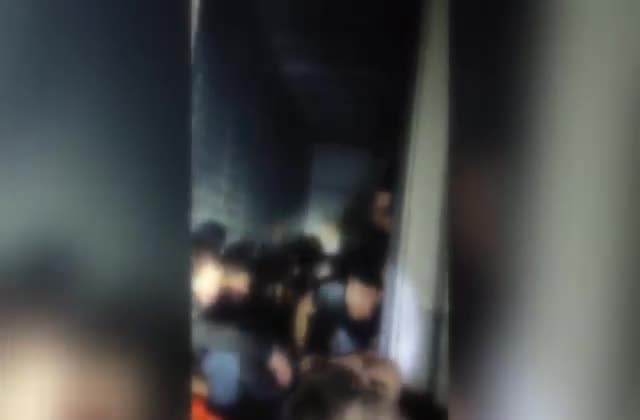 İSTANBUL’DA ŞÜPHELİ KAMYONETTEN 38 KAÇAK GÖÇMEN ÇIKTI