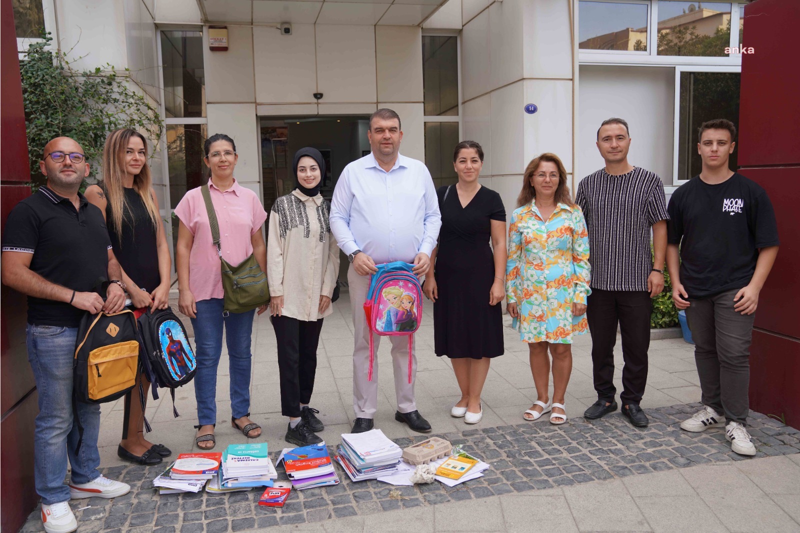 ATIKLARINI GETİRDİLER, KIRTASİYE MALZEMESİ ALDILAR