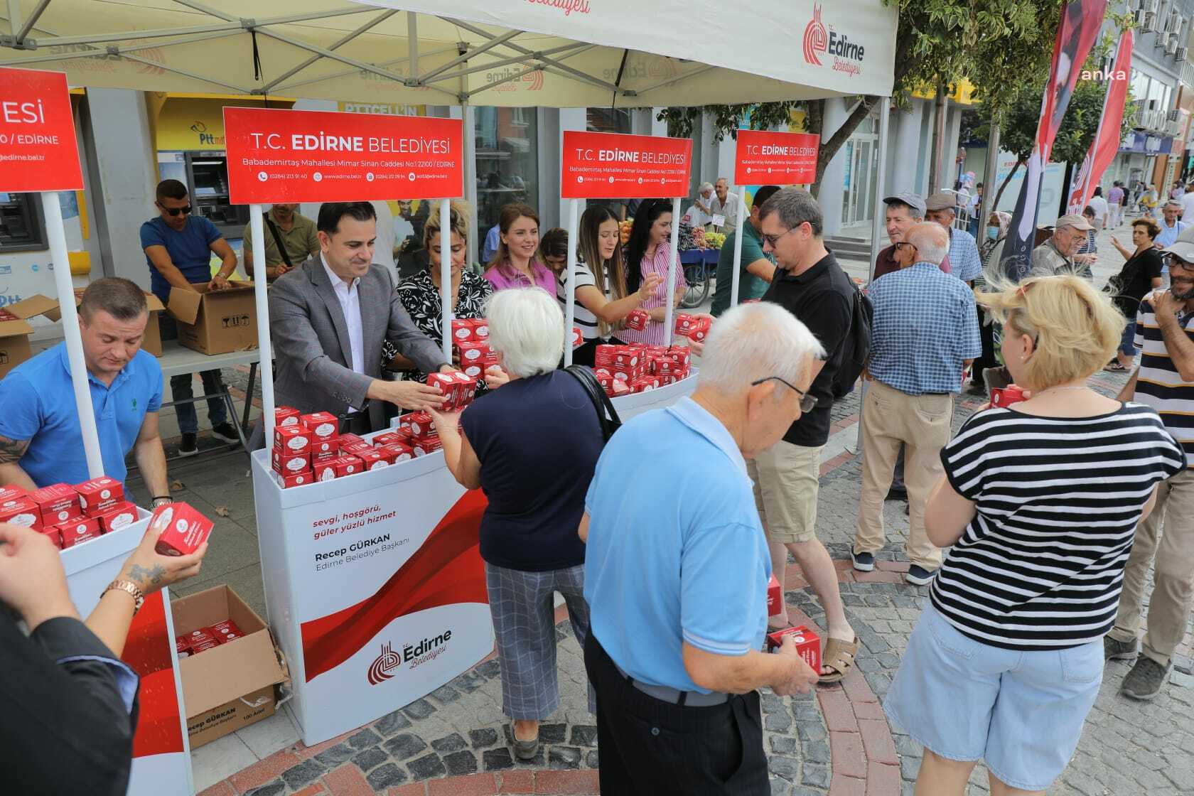 EDİRNE BELEDİYESİ’NDEN KANDİL SİMİDİ İKRAMI