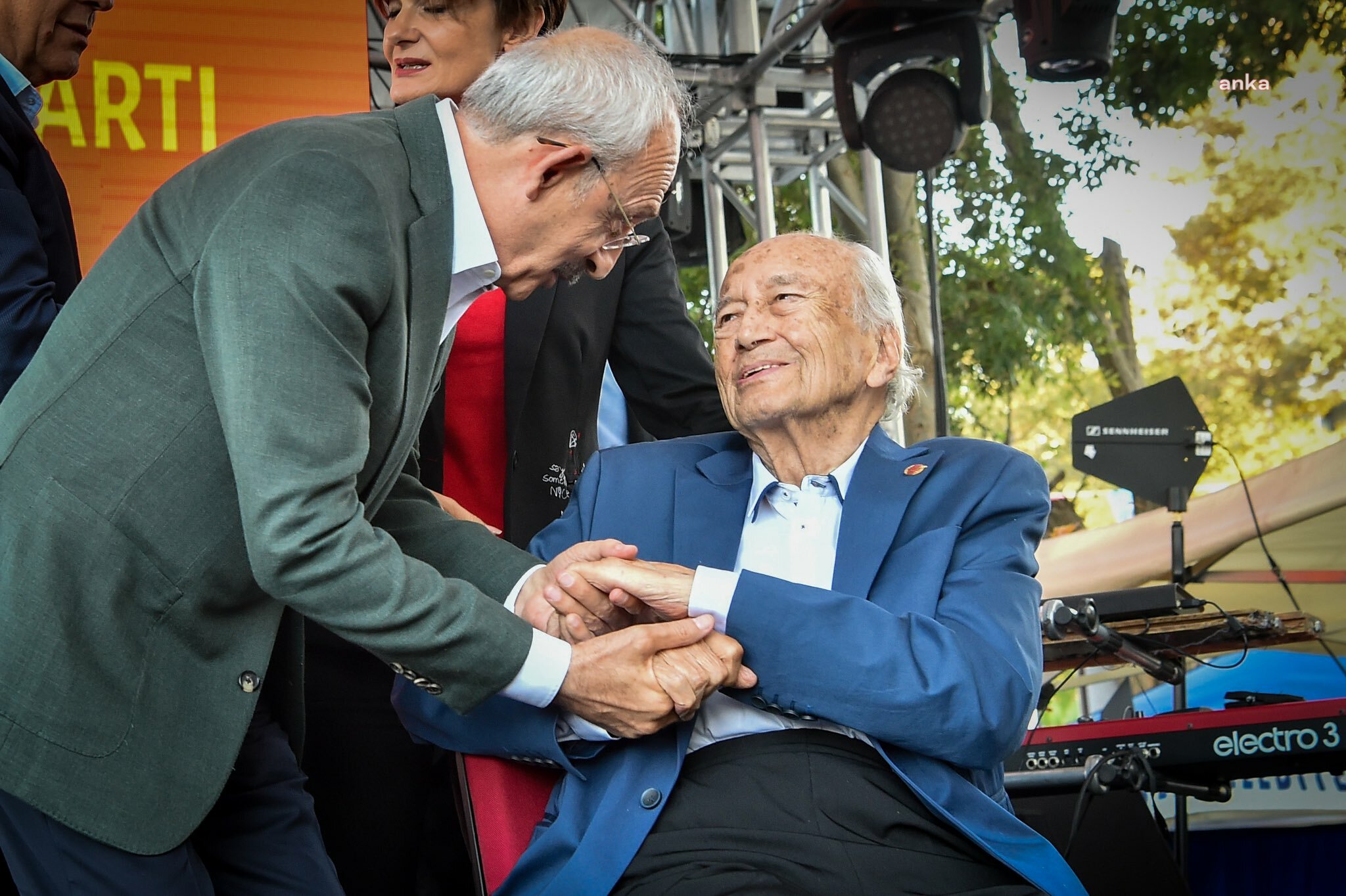 KILIÇDAROĞLU'NDAN HIFZI TOPUZ İÇİN TAZİYE MESAJI: "ESERLERİ İLE DAİMA YAŞAYACAKTIR"