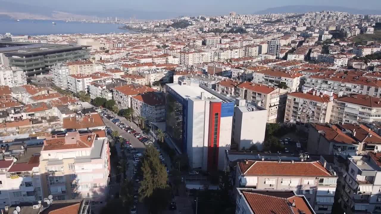 SAYIŞTAY, İZMİR DEMOKRASİ ÜNİVERSİTESİ'NDE PERSONELE TAHSİS EDİLEN LOJMANLARIN AMACI DIŞINDA KULLANILDIĞINI TESPİT ETTİ