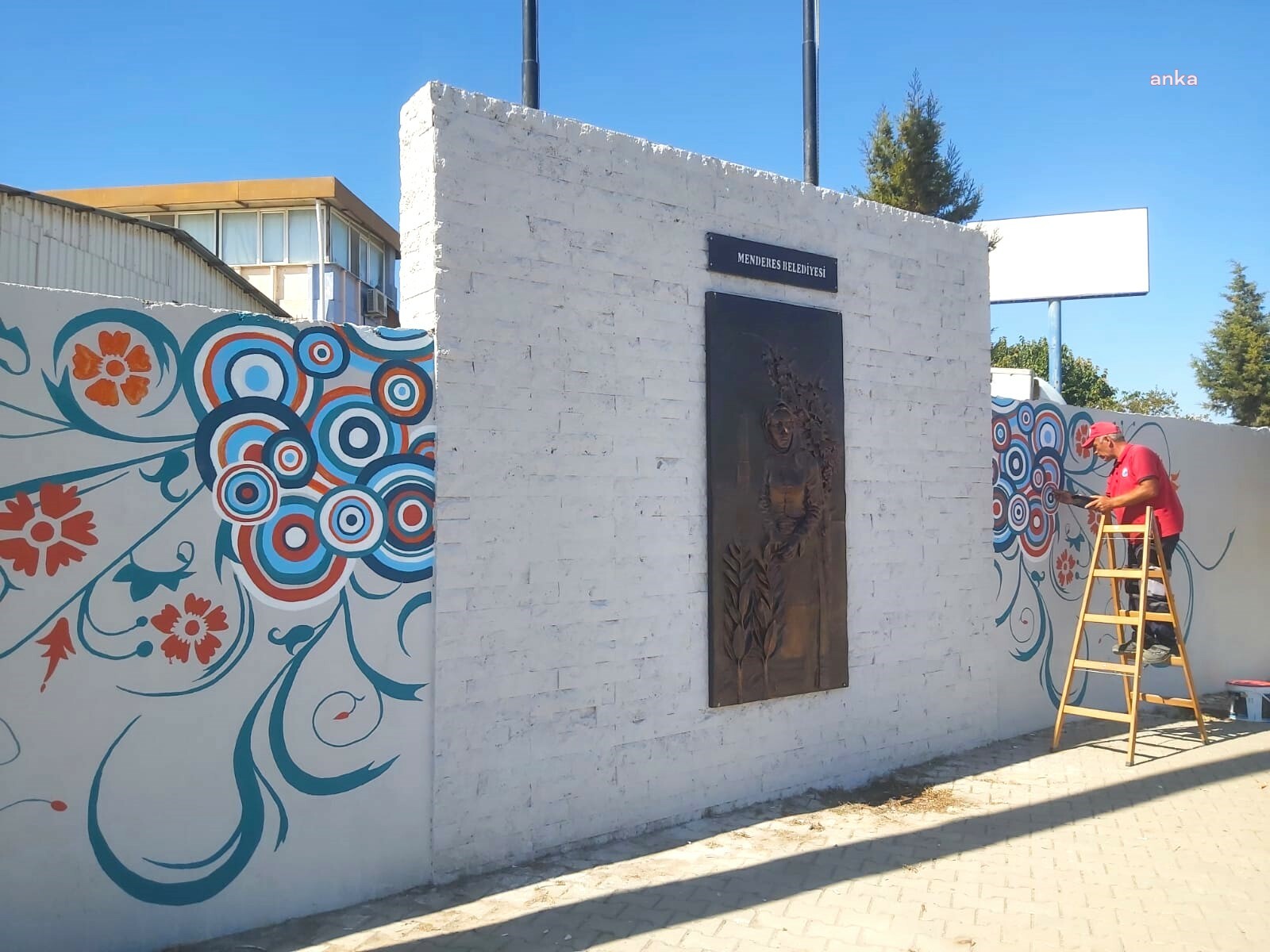 MENDERES’TE KENTİN DUVARLARINA İNCE DOKUNUŞ