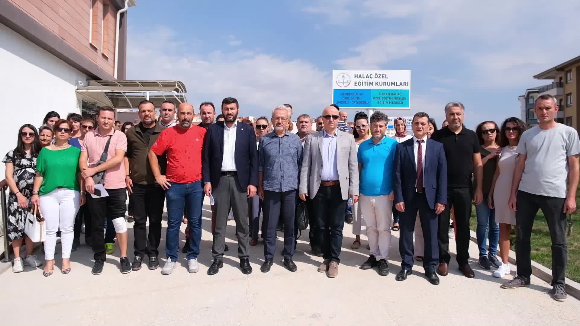 ESKİŞEHİR’DE ÖĞRETMENLERE YAPILAN BIÇAKLI SALDIRIYA SENDİKALAR TEPKİ GÖSTERDİ