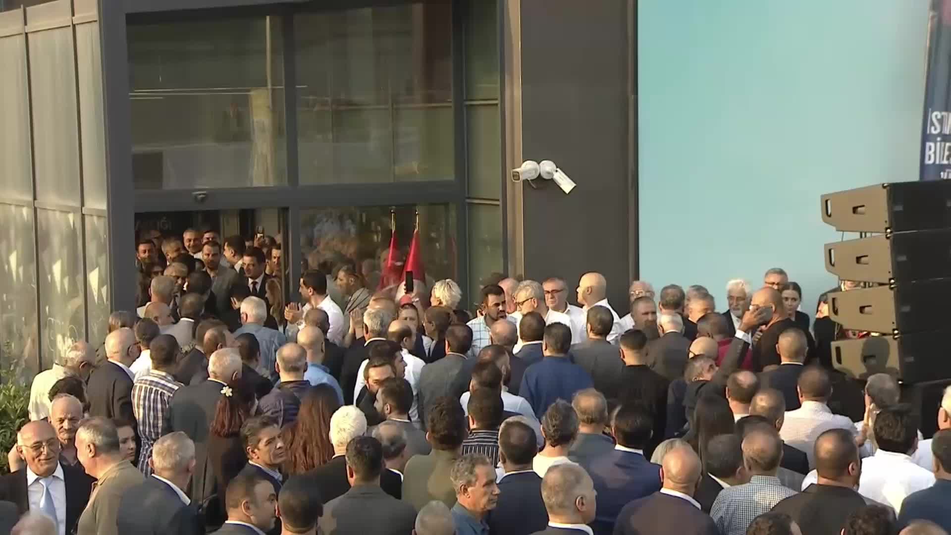 CEMAL CANPOLAT, CHP İSTANBUL İL BAŞKANLIĞI'NA ADAY OLDUĞUNU AÇIKLADI... CANPOLAT: "İSTANBUL'U ALACAĞIZ, TÜRKİYE'Yİ ALACAĞIZ, CUMHURBAŞKANLIĞI'NI ALACAĞIZ; YILGINLIK, SUSKUNLUK, KORKAKLIK YOK"