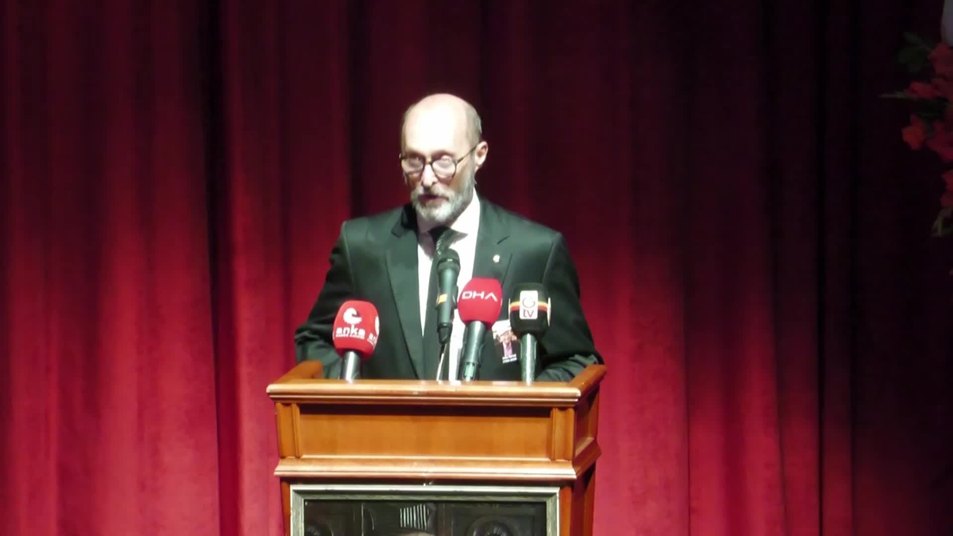 GAZETECİ-YAZAR HIFZI TOPUZ İÇİN MUHSİN ERTUĞRUL SAHNESİ’NDE TÖREN DÜZENLENDİ