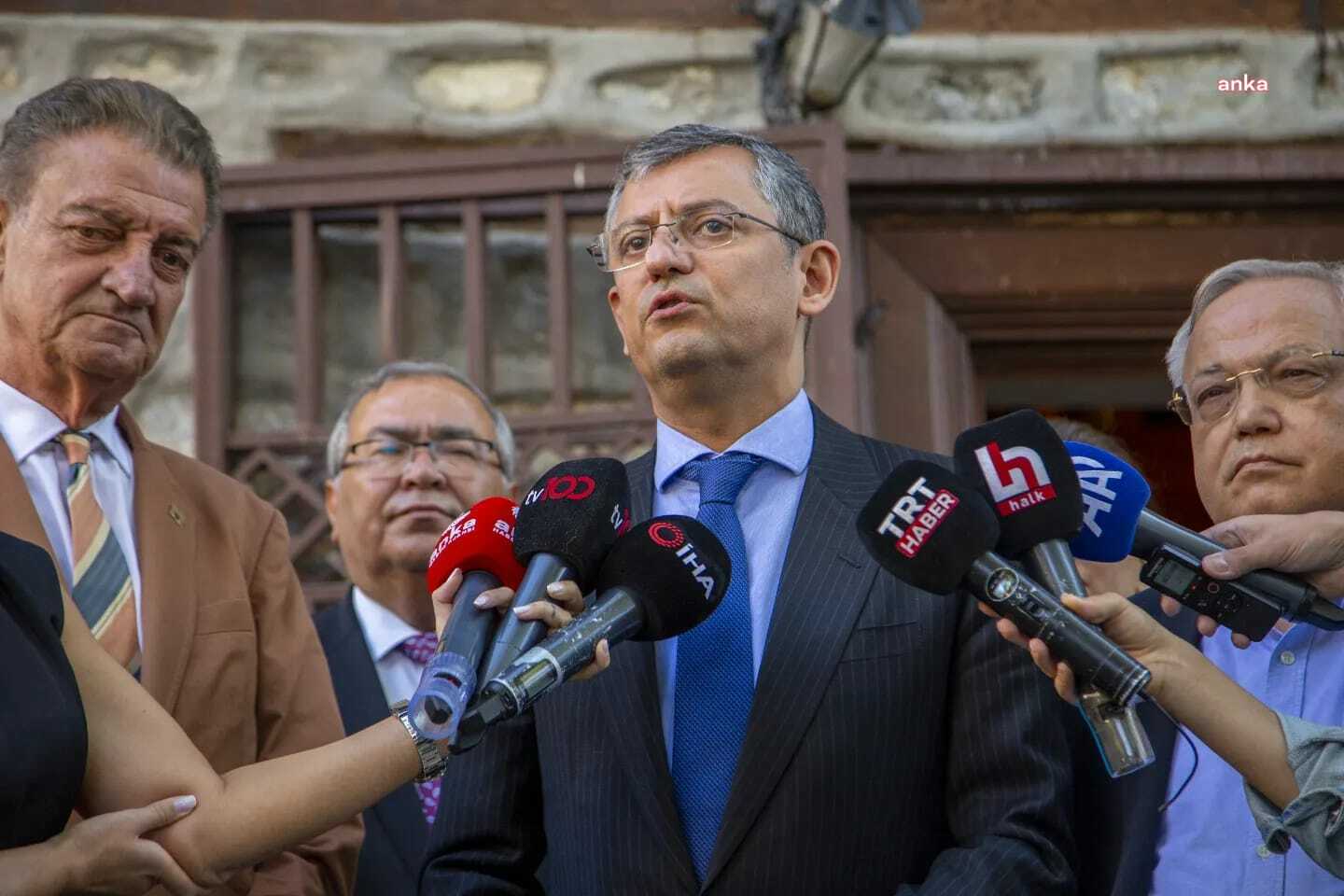 ÖZGÜR ÖZEL: "YARGITAY'IN HUKUKSUZ GEZİ PARKI KARARININ KARŞISINDA, HUKUKUN VE OSMAN KAVALA, CAN ATALAY, TAYFUN KAHRAMAN, MİNE ÖZERDEN VE ÇİĞDEM MATER'İN YANINDAYIZ"