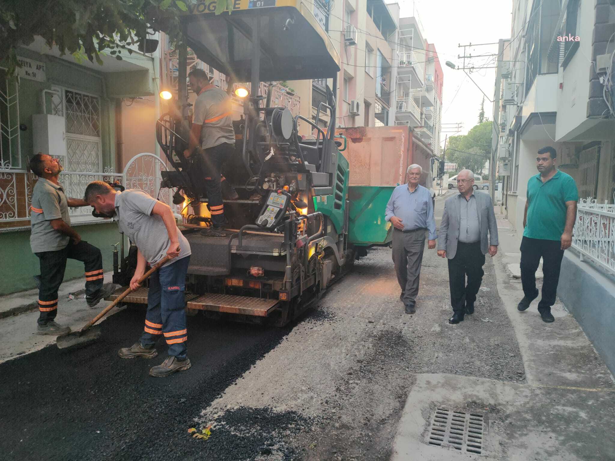 KARABAĞLAR BELEDİYE BAŞKANI SELVİTOPU'DAN BAHAR'DA ASFALT DENETİMİ
