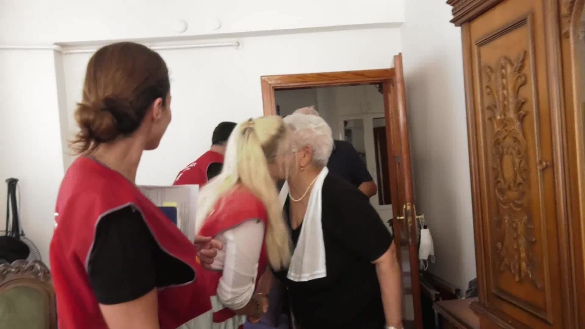 KONYAALTI BELEDİYESİ'NDEN YAŞLILARA EVLERİNDE ZİYARET