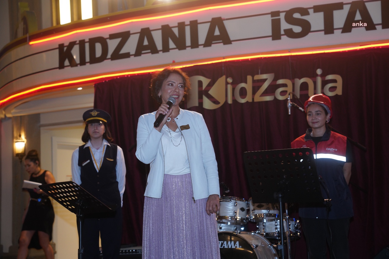BÜYÜKLER BİR GECELİĞİNE KİDZANİA'DA ÇOCUK OLDU
