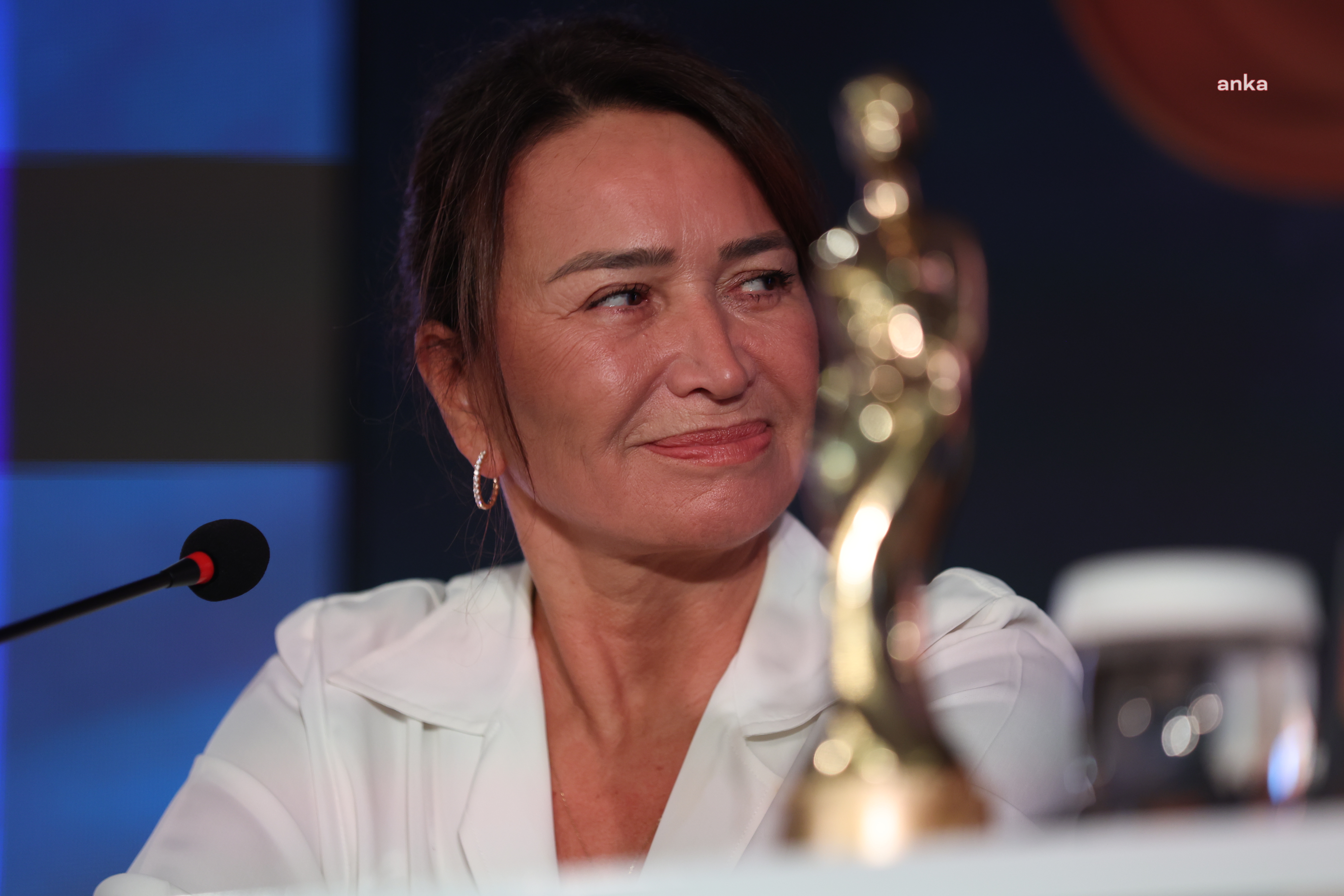 DEMET AKBAĞ, ALTIN PORTAKAL FİLM FESTİVALİ JÜRİ BAŞKANLIĞI GÖREVİNDEN AYRILDI: “KRİZ YÖNETİMİNİN YAPILAMAMASI VE İSMİMİN DAHİL OLMADIĞIM OLAYLAR İÇERİSİNDE GEÇMESİNDEN DUYDUĞUM RAHATSIZLIK SEBEBİYLE FESTİVALDE YER ALMAYACAĞIM”