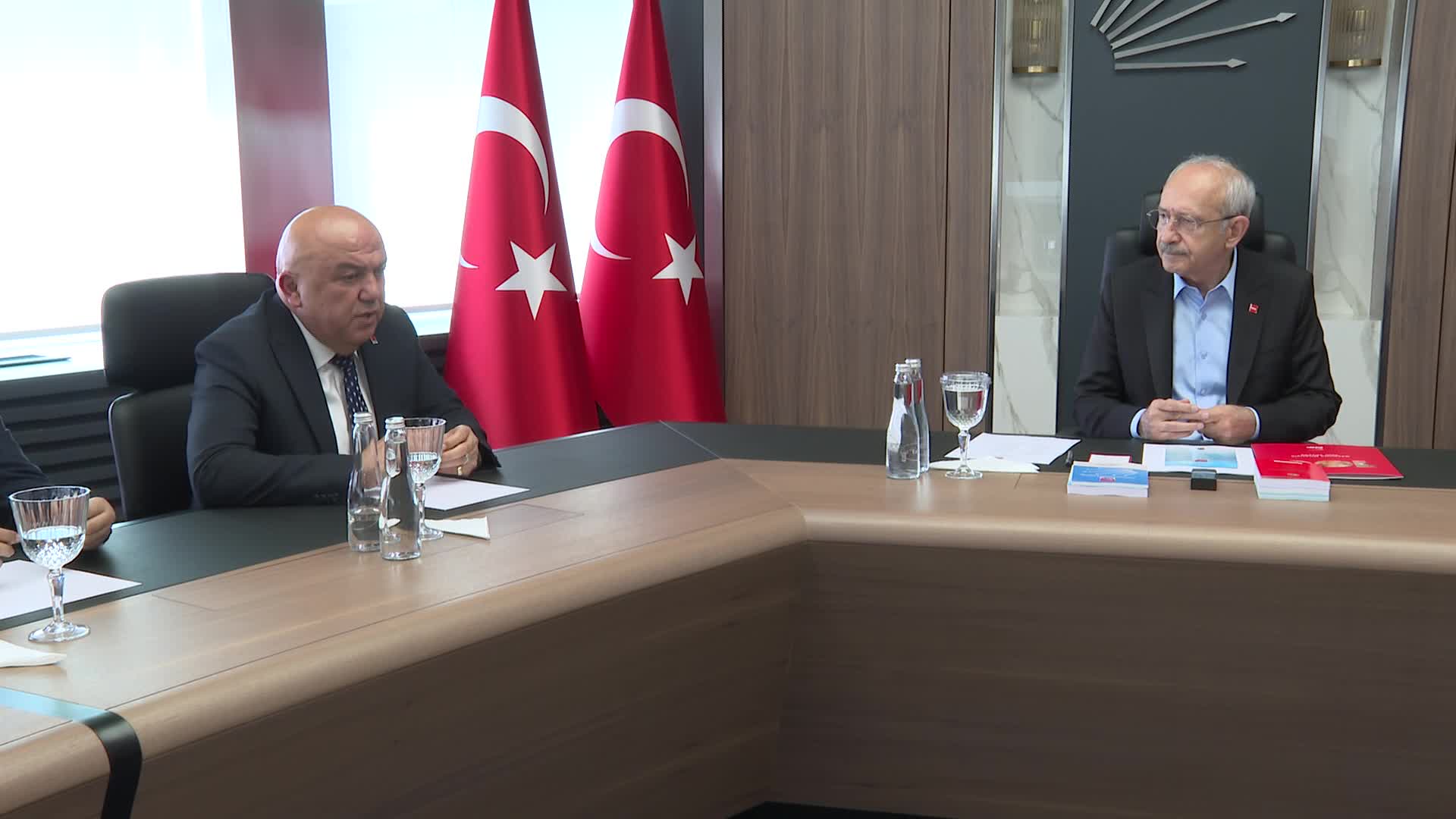 CHP LİDERİ KILIÇDAROĞLU, ANTALYA İL BAŞKANI NURİ CENGİZ VE İLÇE BAŞKANLARINI KABUL ETTİ
