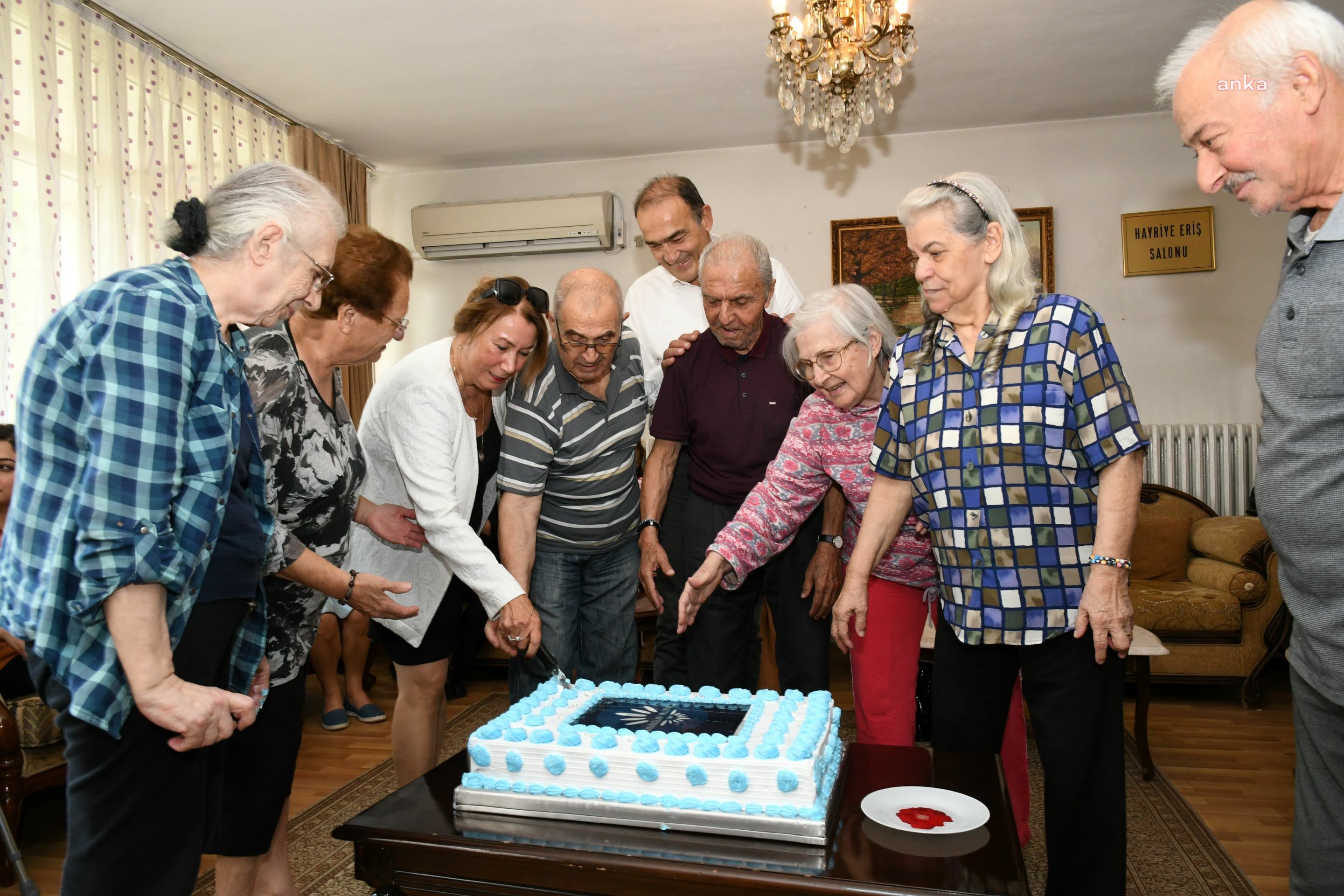 KARABAĞLAR BELEDİYESİ'NDEN YAŞLILAR HAFTASI ZİYARETİ