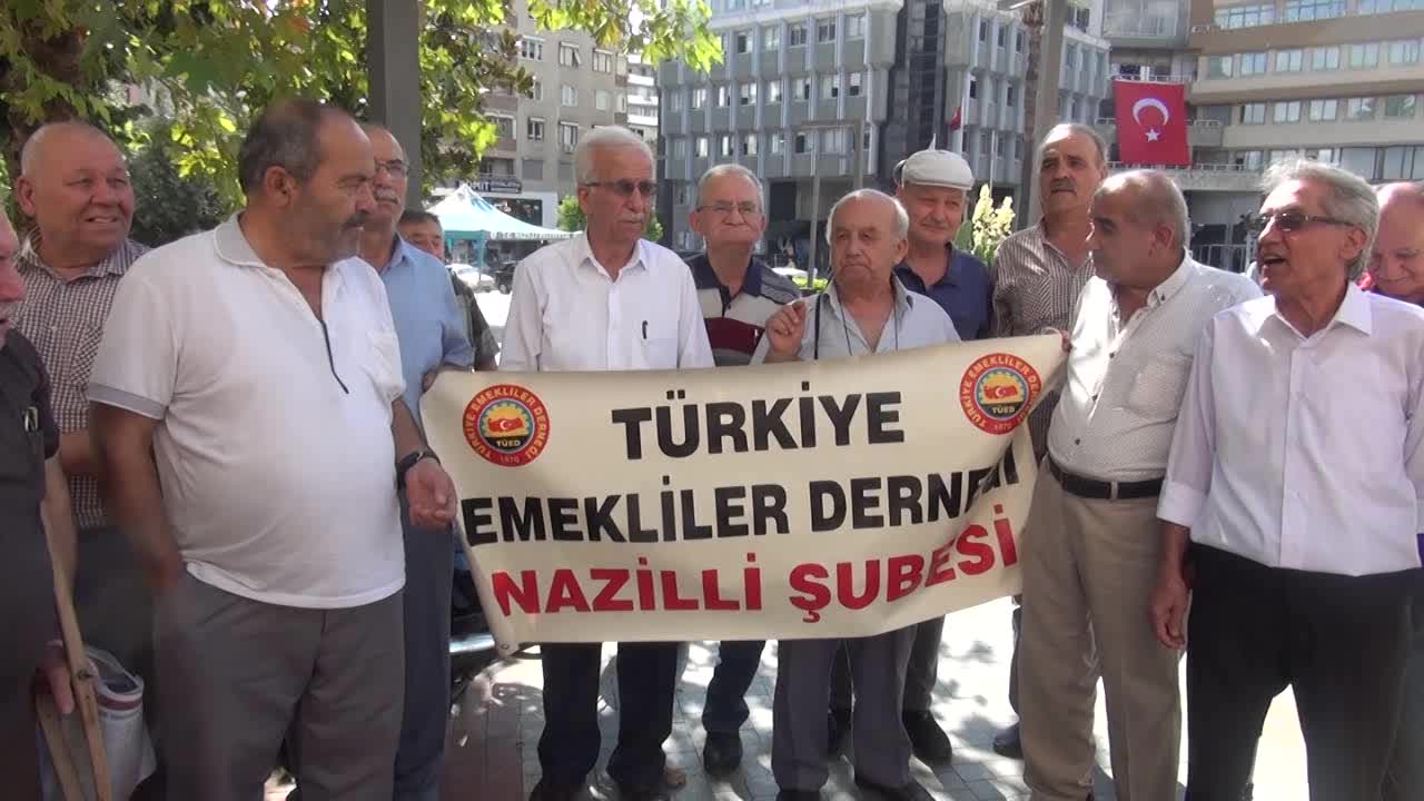 NAZİLLİ'DEN SESLENEN EMEKLİLER DERNEĞİ: "GEÇİNMEK İÇİN KÖŞE BAŞLARINDA AYAKKABI BOYAMAKTA, SİMİT SATMAKTAYIZ"