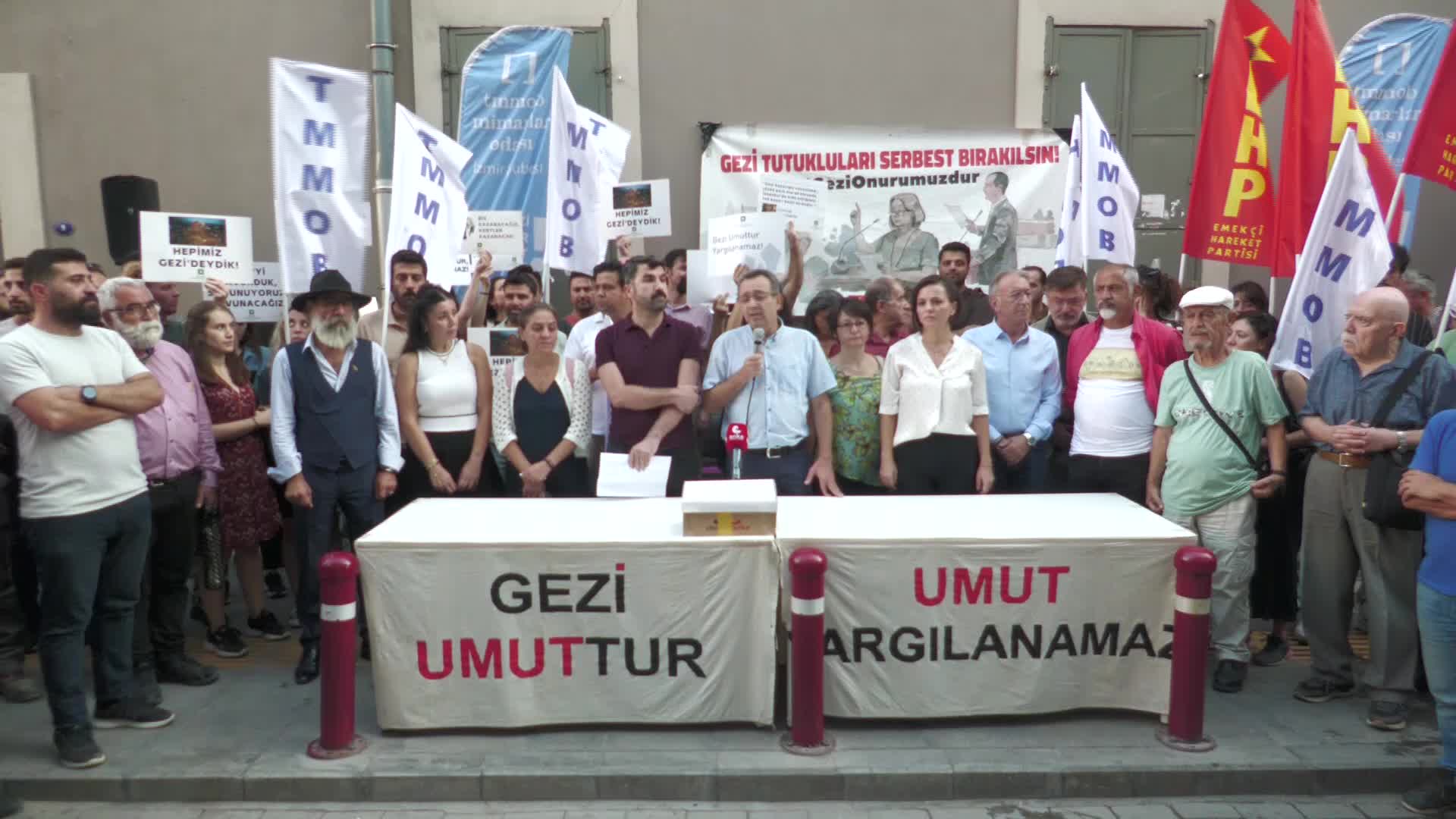YARGITAY'IN GEZİ DAVASI KARARI TMMOB TARAFINDAN İZMİR'DE PROTESTO EDİLDİ