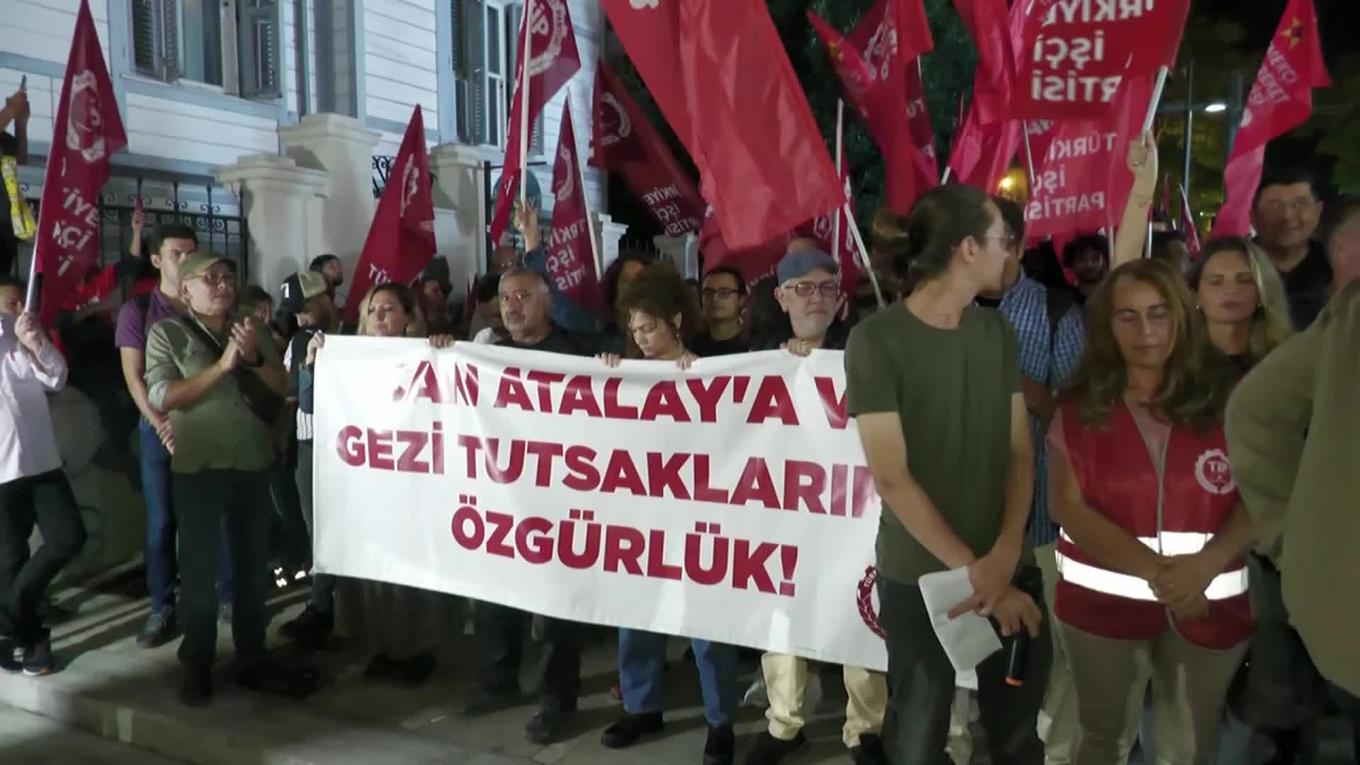 TİP, GEZİ DAVASI CEZALARININ ONANMASINI İSTANBUL’DA PROTESTO ETTİ... SERA KADIGİL: “GEZİ RUHUYLA DİRENMEYE DEVAM EDİYORUZ. ALİ İSMAİL’İN DÜŞLERİNDEKİ ÖZGÜR RÜYAYI KURANA KADAR BURADAYIZ”