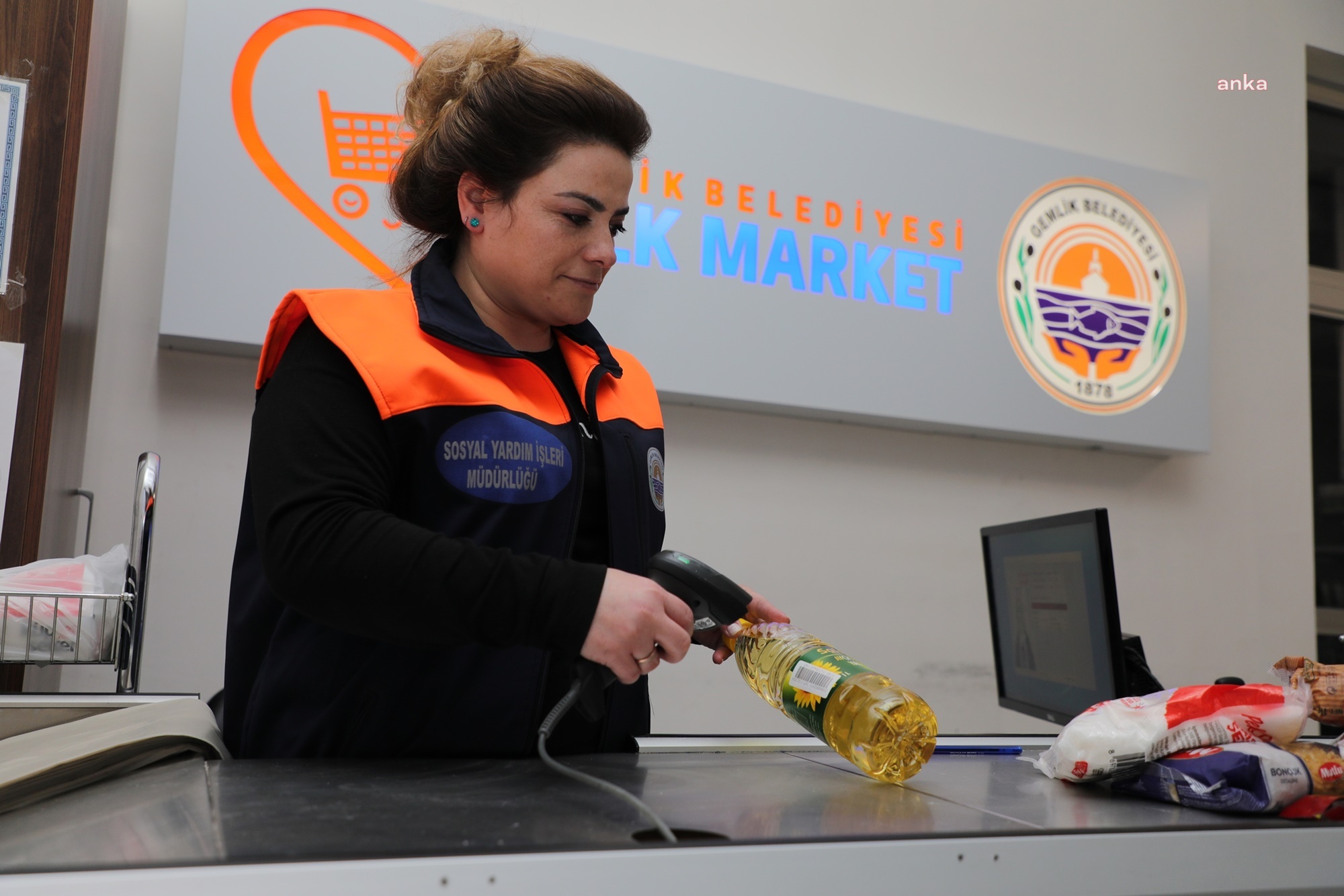 GEMLİK’TE PARANIN GEÇMEDİĞİ MARKET, İHTİYAÇ SAHİPLERİNE 5 MİLYONLUK YARDIM SAĞLADI