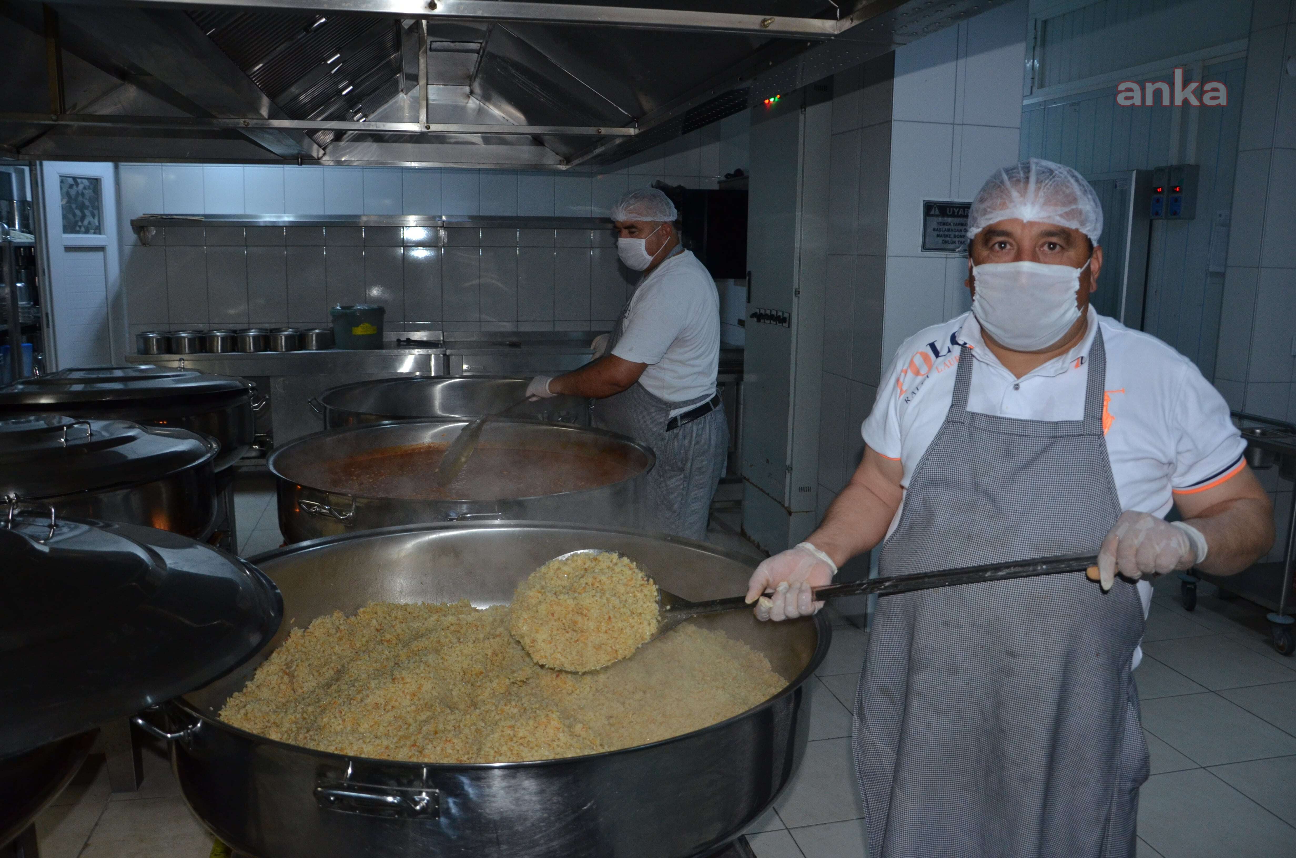 ANTALYA BÜYÜKŞEHİR'DEN İHTİYAÇ SAHİPLERİNE GÜNDE 2 ÖĞÜN SICAK YEMEK