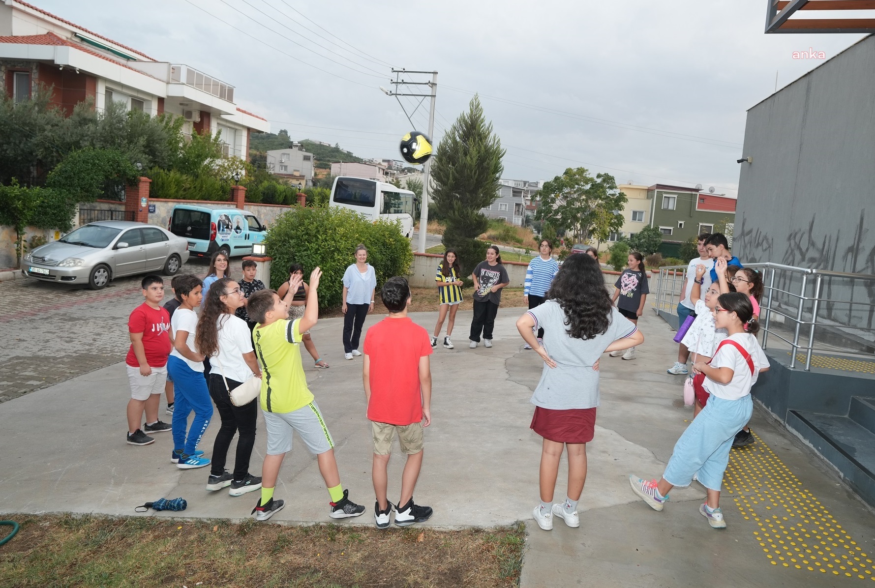 GAZİEMİRLİ ÇOCUKLAR İNTERNETİ DOĞRU KULLANMAYI ÖĞRENDİLER