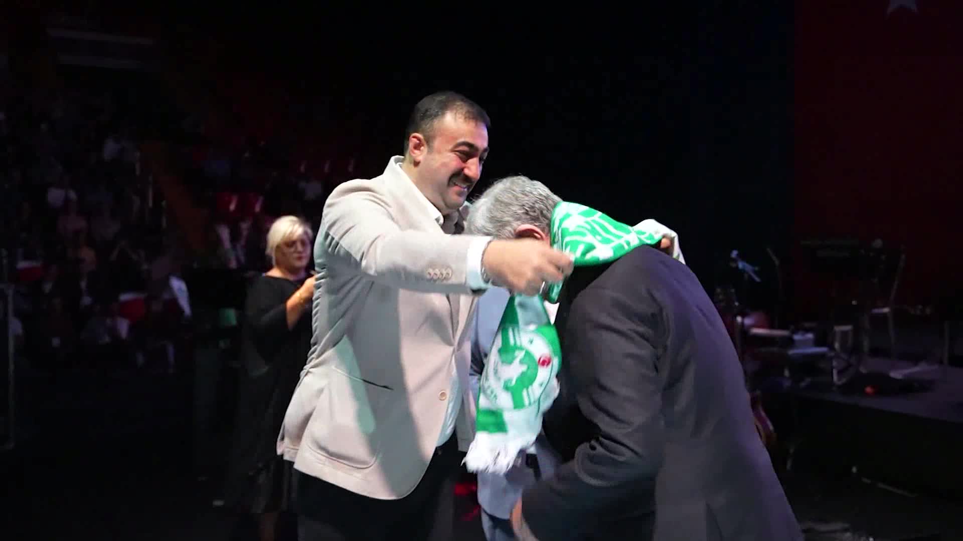 MANSUR YAVAŞ VE BAŞKENTLİLER, BOZKIRIN TEZENESİ NEŞET ERTAŞ’I ANDI