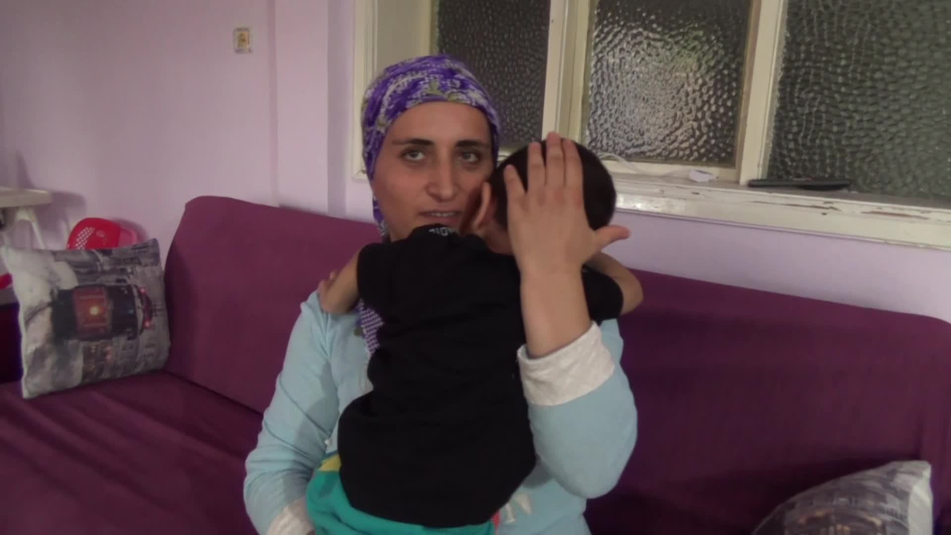HASTA ÇOCUĞUNU TEDAVİ ETTİREMEYEN ANNE ZEYNEP ALASIRT: "BENİM ÇOCUĞUM PARASIZLIKTAN ÖLSÜN MÜ"