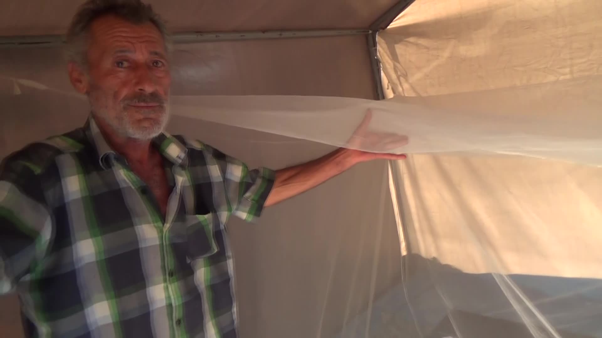 OSMANİYE KADİRLİ’DE, ÇADIRDA YAŞAYAN DEPREMZEDE: “DEPREMZEDE OLARAK GÖRÜLEMEDİM. MAAŞIMI ALAMIYORUM"