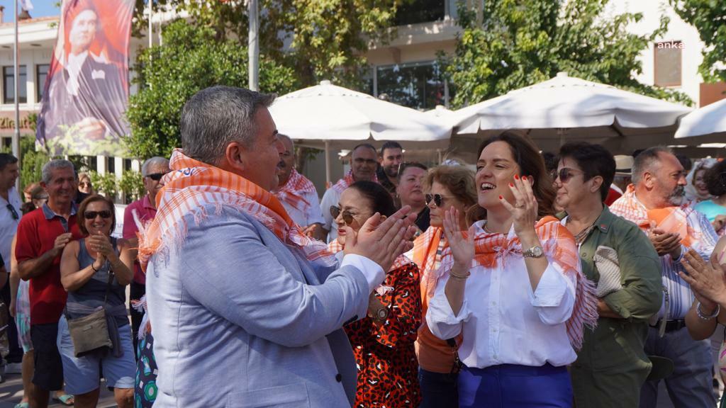 OVACIK FESTİVALLE RENKLENDİ: ‘SAKIZ GÜZELLERİ’ YARIŞTI, EN İYİ ‘ÇEŞME KAVUNU’ SEÇİLDİ