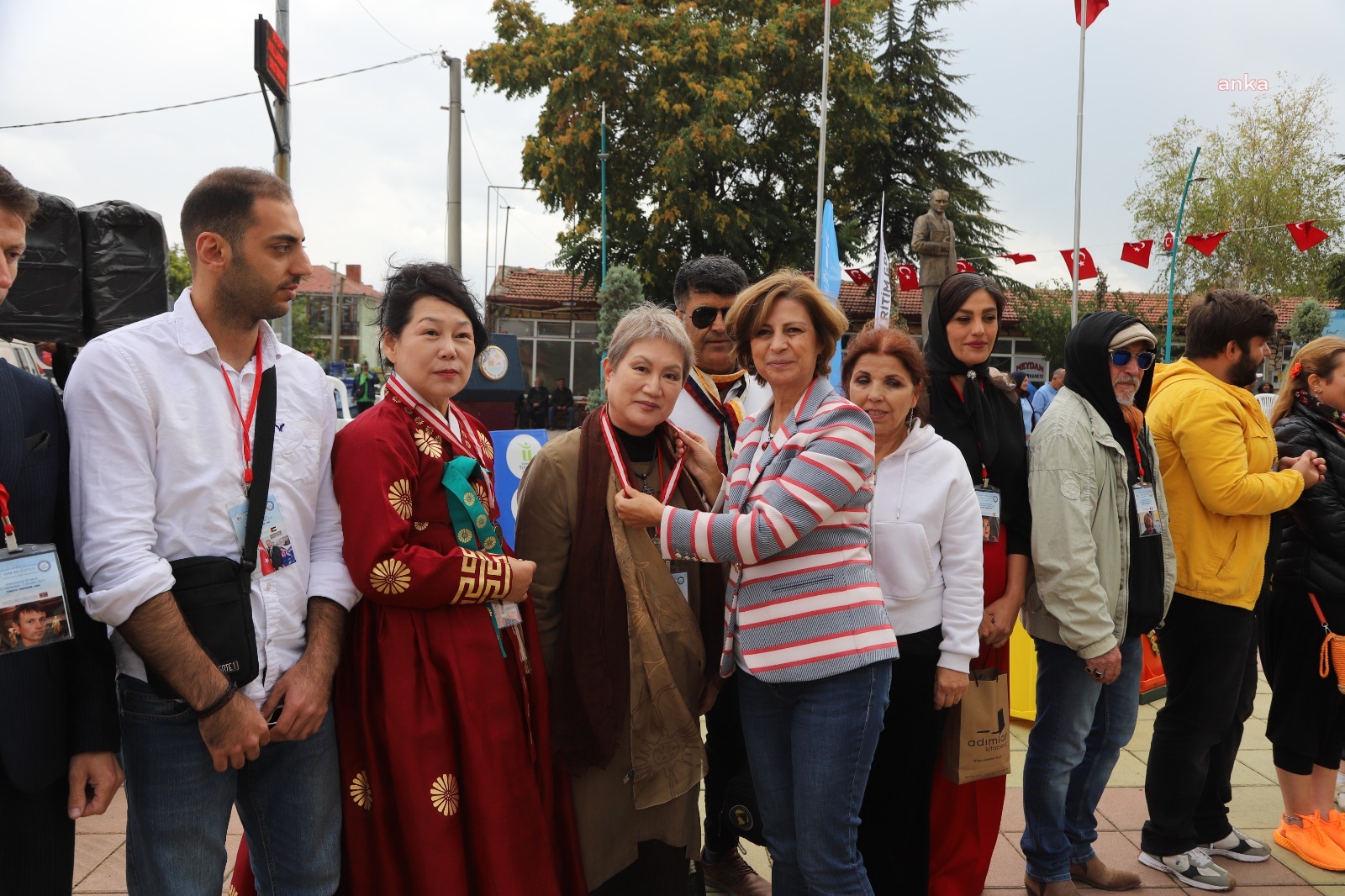 HAN İLÇESİNDEN DÜNYAYA DOSTLUK MESAJI