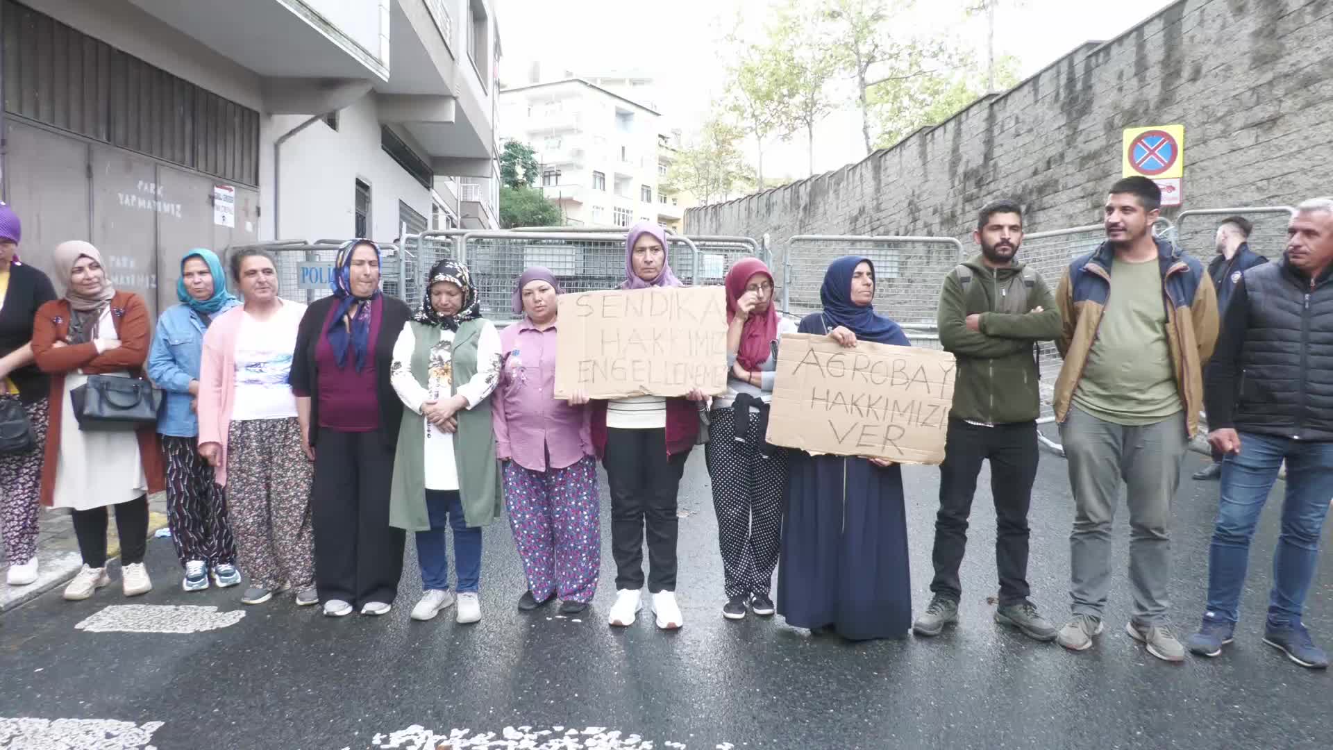 AGROBAY İŞÇİLERİNDEN İSTANBUL’DAKİ 4 KONSOLOSLUK ÖNÜNDE EYLEM: “TAZMİNATIMIZI, MAAŞIMIZI VERSİNLER. 42 GÜNDÜR ORADA BURADA SÜRÜKLENİYORUZ”