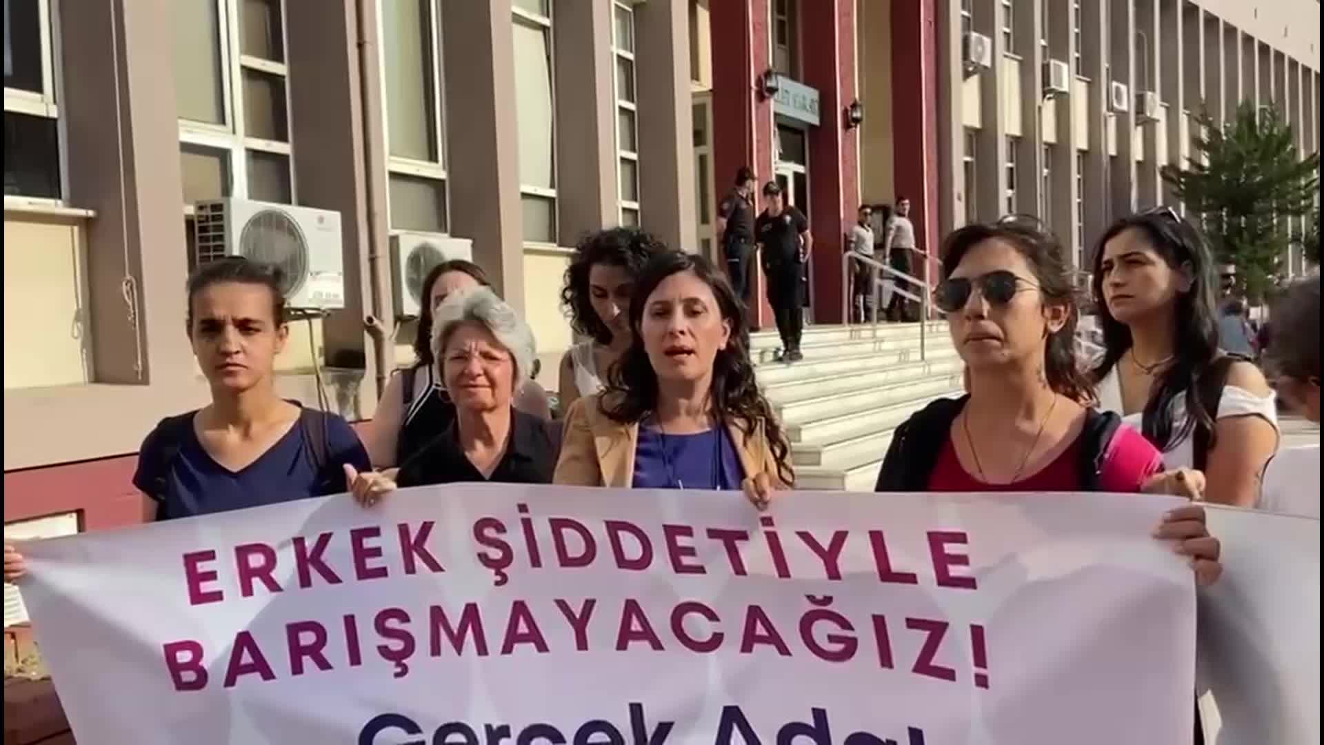“NİTELİKLİ CİNSEL SALDIRI” SUÇLAMASIYLA YARGILANAN ŞARKICI KURTULUŞ KUŞ’UN, SAVCILIĞIN HAPİS TALEBİNE RAĞMEN BERAATİNE KARAR VERİLDİ... AVUKAT GÜLER: "DOSYADA MÜVEKKİLİMİN BEYANLARI ÇÜRÜTÜLMEDİ"