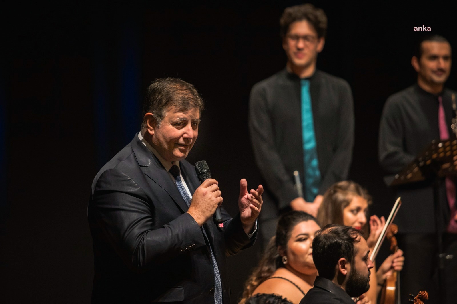 KARŞIYAKA ODA ORKESTRASI YENİ SEZONU ALKIŞLARLA AÇTI
