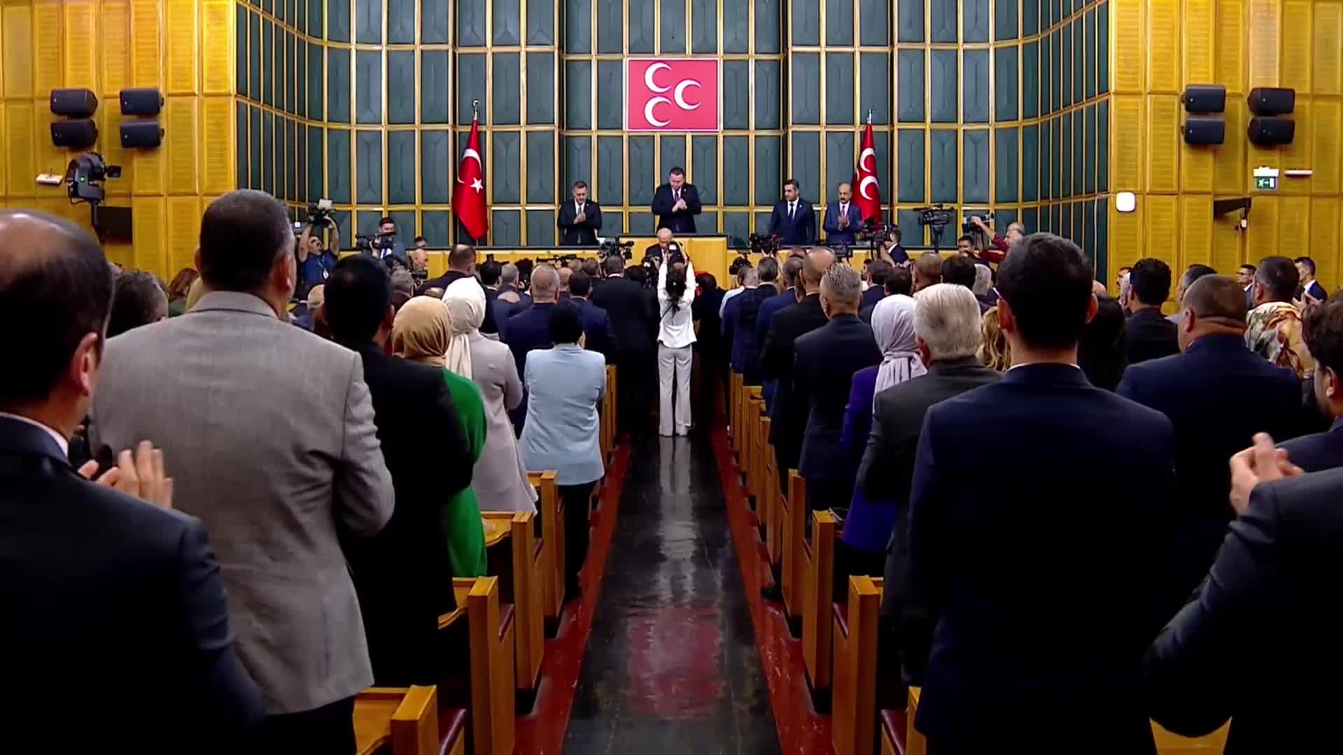 DEVLET BAHÇELİ: "CUMHURBAŞKANLIĞI HÜKÜMET SİSTEMİ'NİN DOĞASIYLA UYUMLU BİR ANAYASAYI ÜLKEMİZE KAZANDIRMAKTIR. SİYASİ PARTİLER DESTEKLEYİCİ BİR TUTUM İÇİN HAREKET ETMELİDİR"