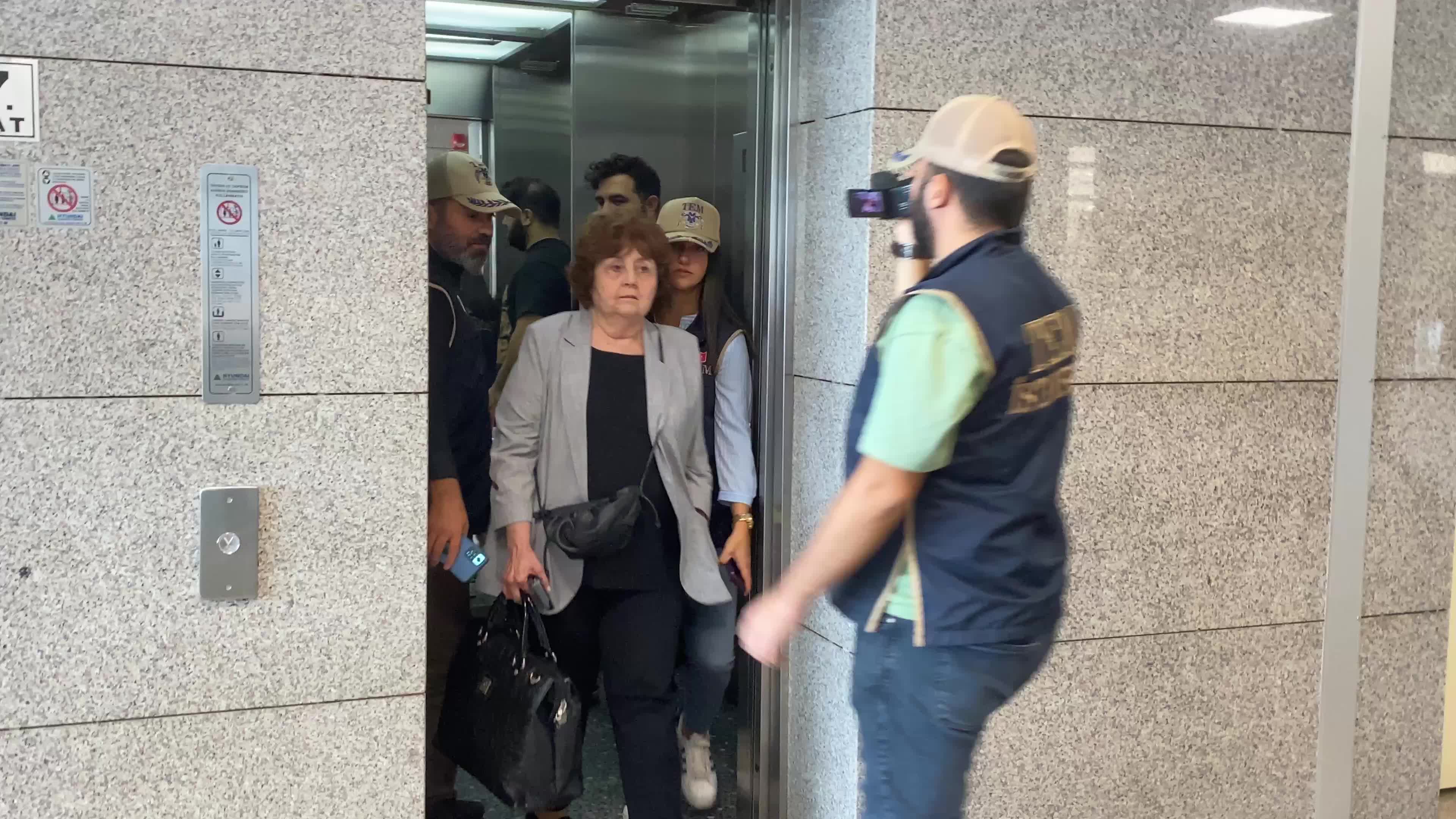 AYŞENUR ARSLAN İFADESİ ALINMAK ÜZERE POLİS EŞLİĞİNDE İSTANBUL ADLİYESİ’NE GETİRİLDİ