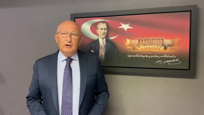 UTKU ÇAKIRÖZER İKİ AYLIK BASIN ÖZGÜRLÜĞÜ RAPORU'NU YAYINLADI: "HER ALANDA GAZETECİLERİN GÖREVİNİ YAPMASI, HALKIN HABER ALMA HAKKI İÇİN ÇALIŞMASI ENGELLENMEKTE"