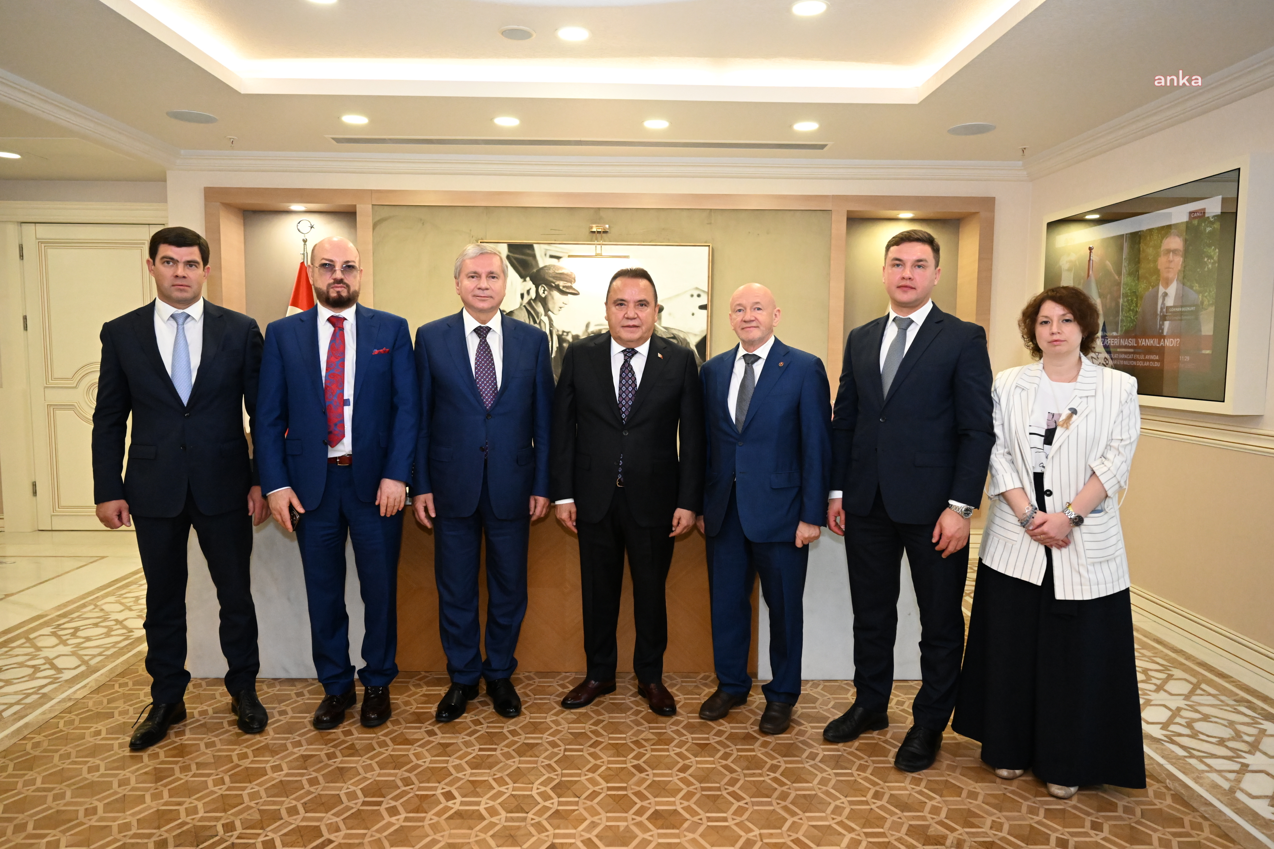 MOSKOVA HÜKÜMETİ BAKANI ÇEREMİN VE BERABERİNDEKİ HEYET, MUHİTTİN BÖCEK’İ ZİYARET ETTİ