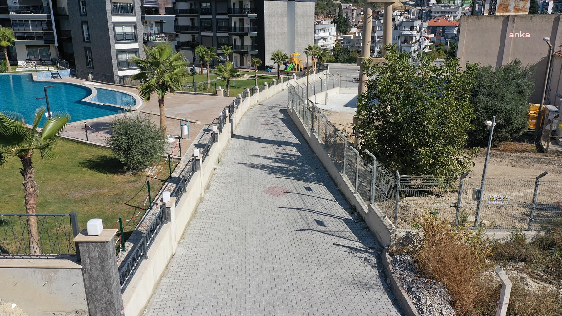 KUŞADASI BELEDİYESİ DEĞİRMENDERE MAHALLESİ’NE 9 BİN METREKARE YENİ YOL YAPIYOR