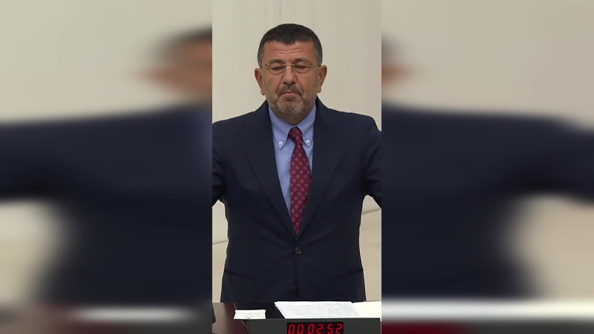 VELİ AĞBABA'DAN MECLİS'TE EMEKLİ MAAŞI TEPKİSİ: "KALDIRIN ELLERİNİZİ, BİR SEFER EMEKLİNİN, FAKİRİN, FUKARANIN LEHİNE, EMELİ HİÇ OLMAZSA YILBAŞINA KADAR RAHAT BİR NEFES ALSIN"