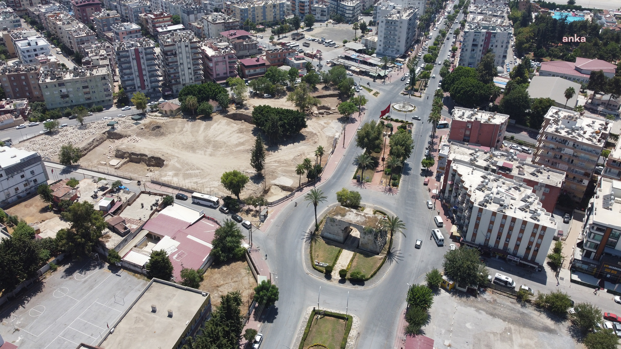 KLEOPATRA KENT MEYDANI İLE TARSUS BELEDİYESİ'NE PROJE ÖDÜLÜ