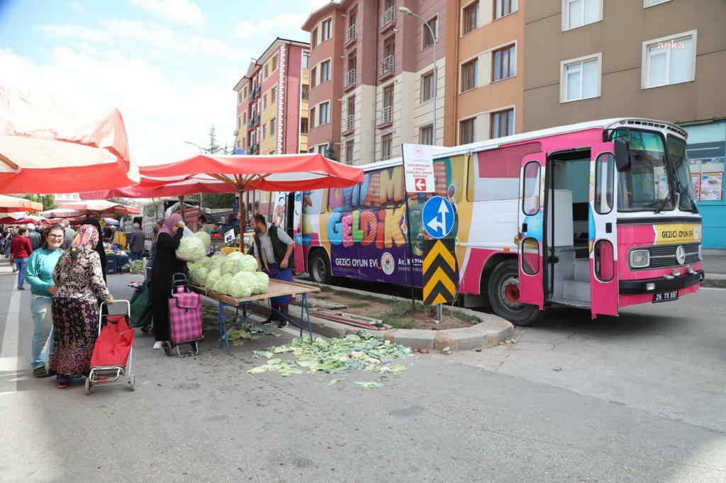 ODUNPAZARI BELEDİYESİ'NİN GEZİCİ OYUN EVİ PAZARLARDA GÖREV YAPMAYA BAŞLADI