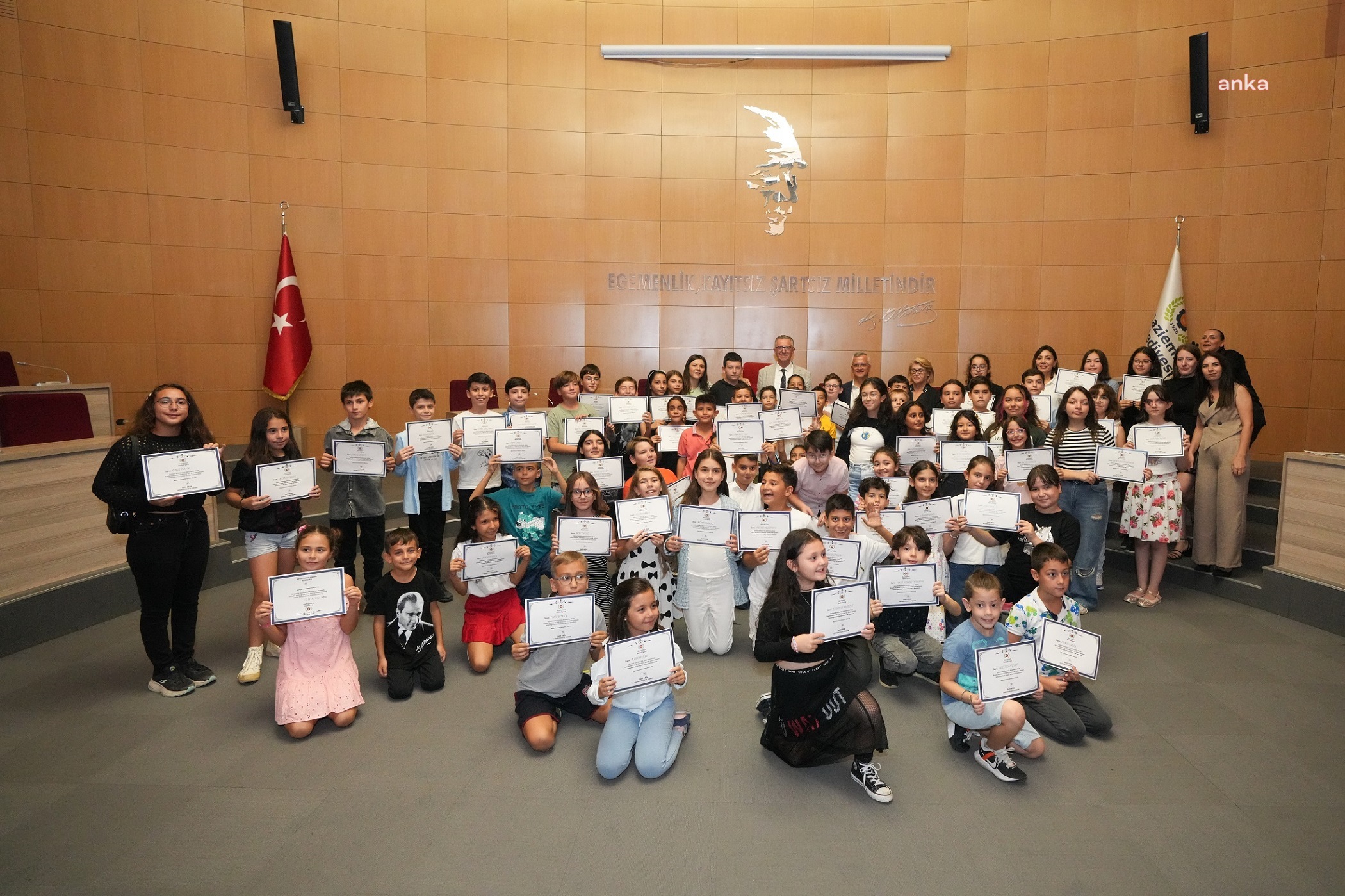 GAZİEMİR'İN ROBOTİK KODLAMACILARI EĞİTİMLERİNİ TAMAMLADI
