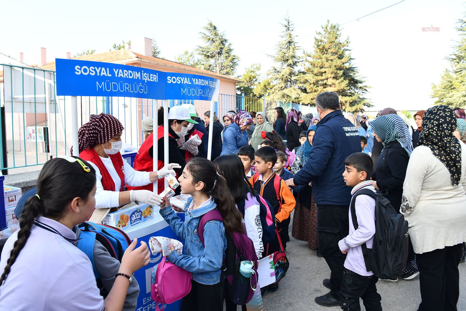 TEPEBAŞI BELEDİYESİ'NİN İLKOKUL ÖĞRENCİLERİ İÇİN BAŞLATTIĞI BESLENME DESTEĞİ SÜRÜYOR