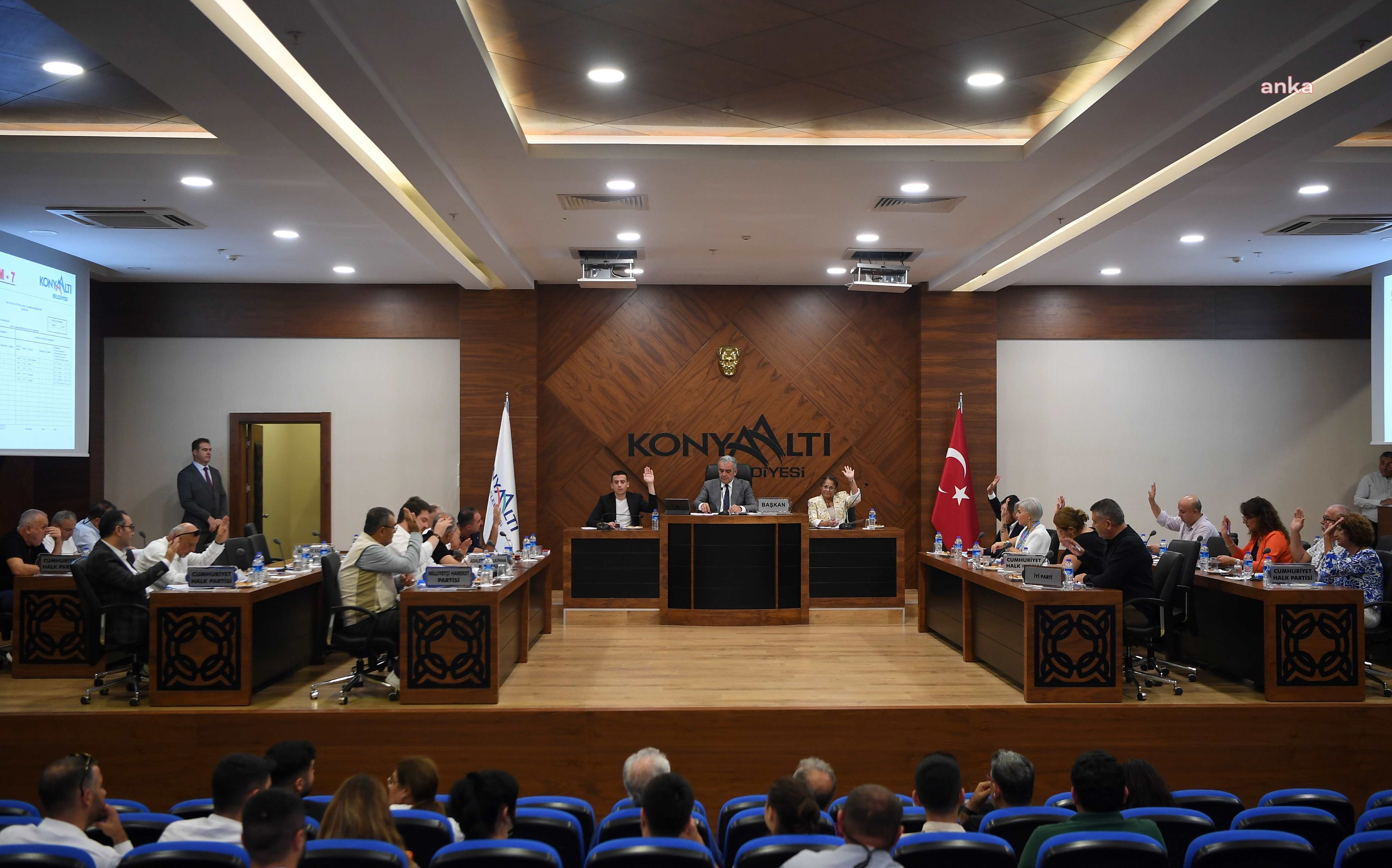 KONYAALTI BELEDİYE BAŞKANI SEMİH ESEN: "ANLAMINI KORUYARAK CUMHURİYET'İ YAŞATACAĞIZ"